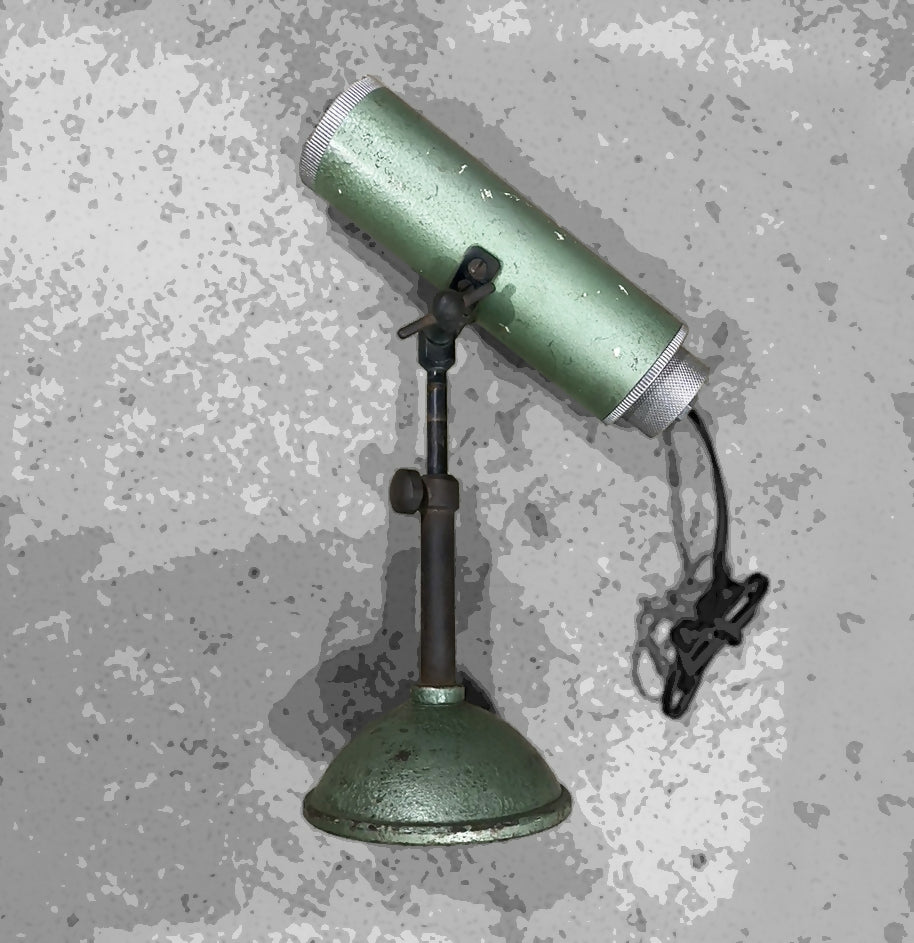 Luminária antiga de mesa esverdeada - Estilo industrial