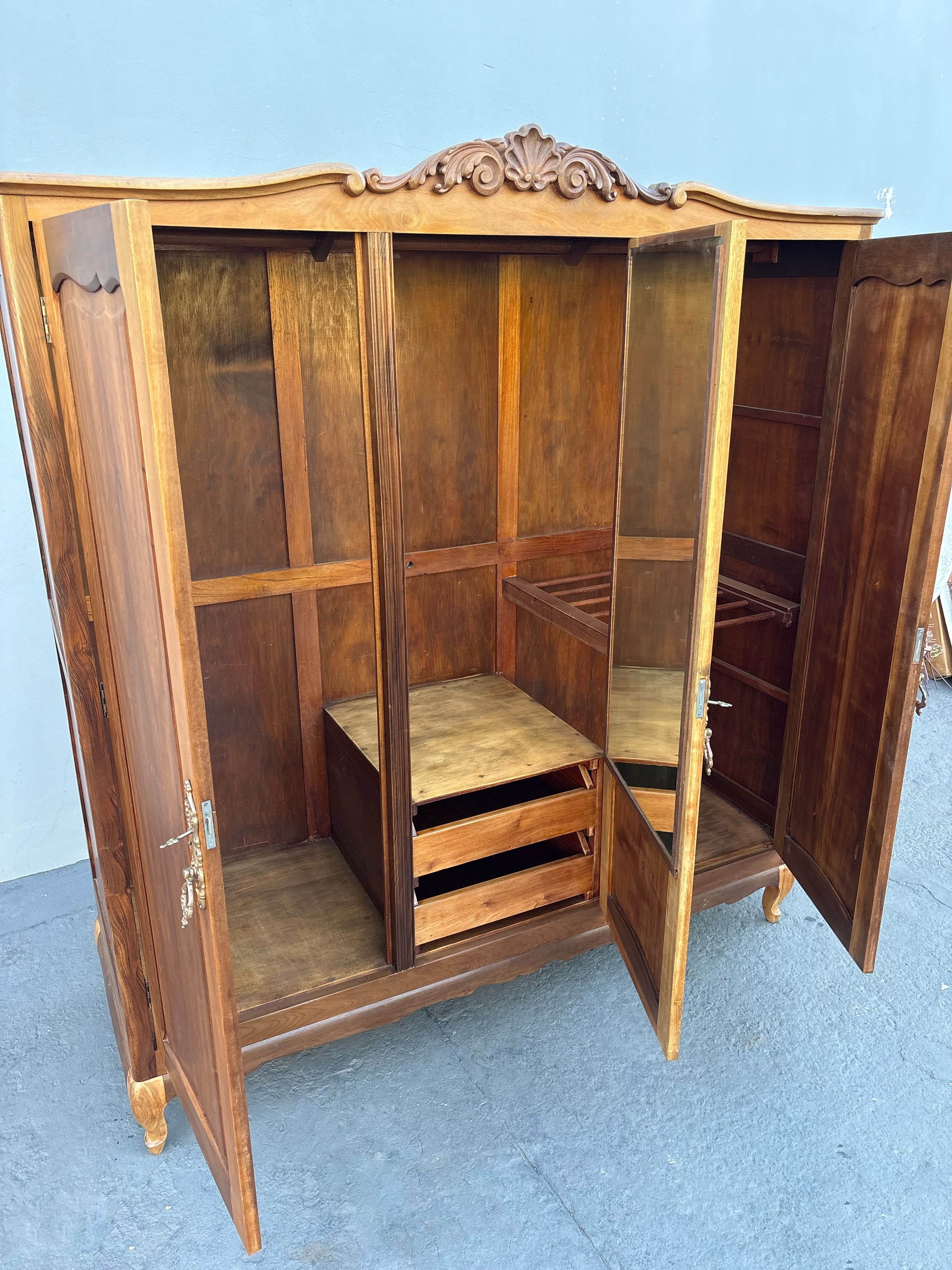 GUARDA-ROUPA EM IMBUIA MACIÇA RESTAURADO (3 PORTAS) 