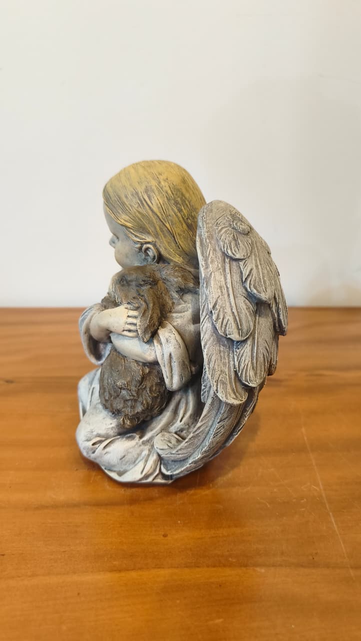 Anjo Decorativo Abraçando Coelho – Escultura De Inspiração Clássica