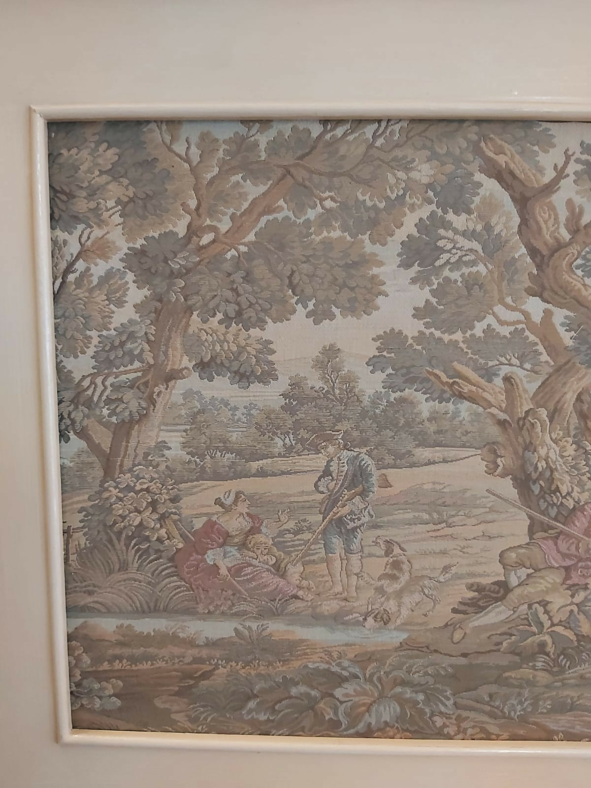 Grande e Incrível tapeçaria gobelin em estilo clássico francês com moldura em madeira laqueada. Impecável!