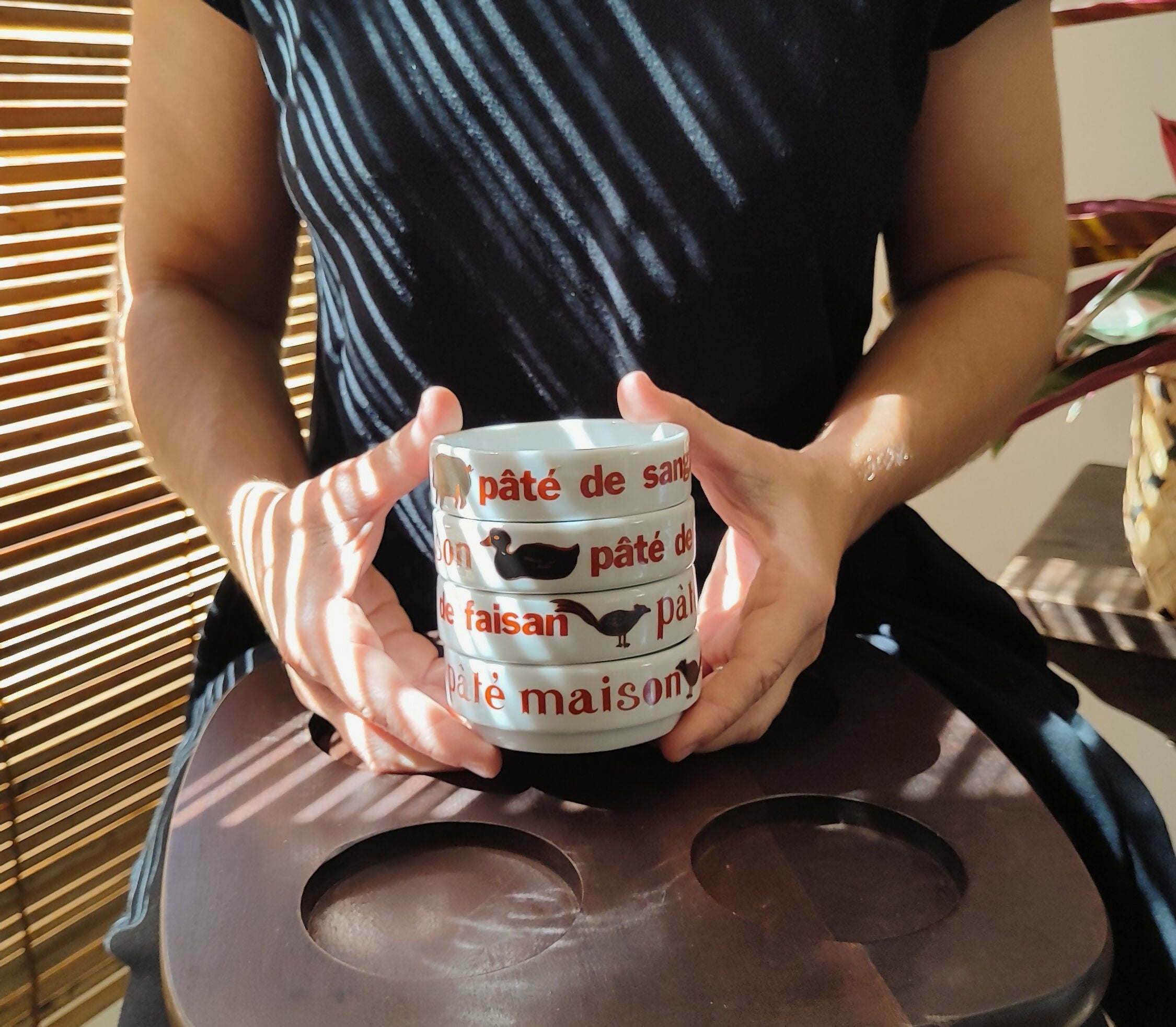Conjunto em madeira nobre com recipientes em porcelana da adorada Tropic-Art
