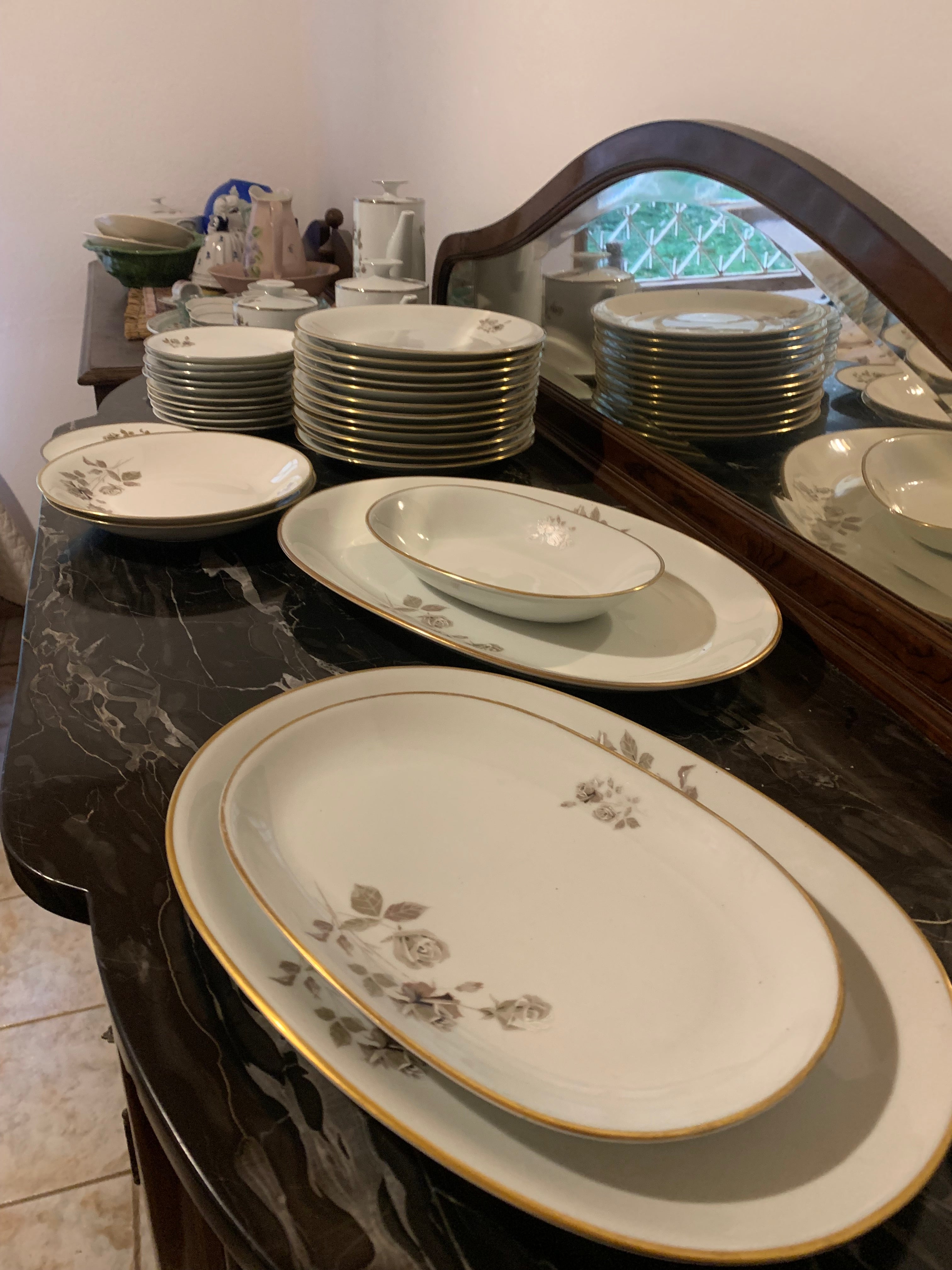 Estonteante jogo Porcelana Renner Medallion misto dourado e prata