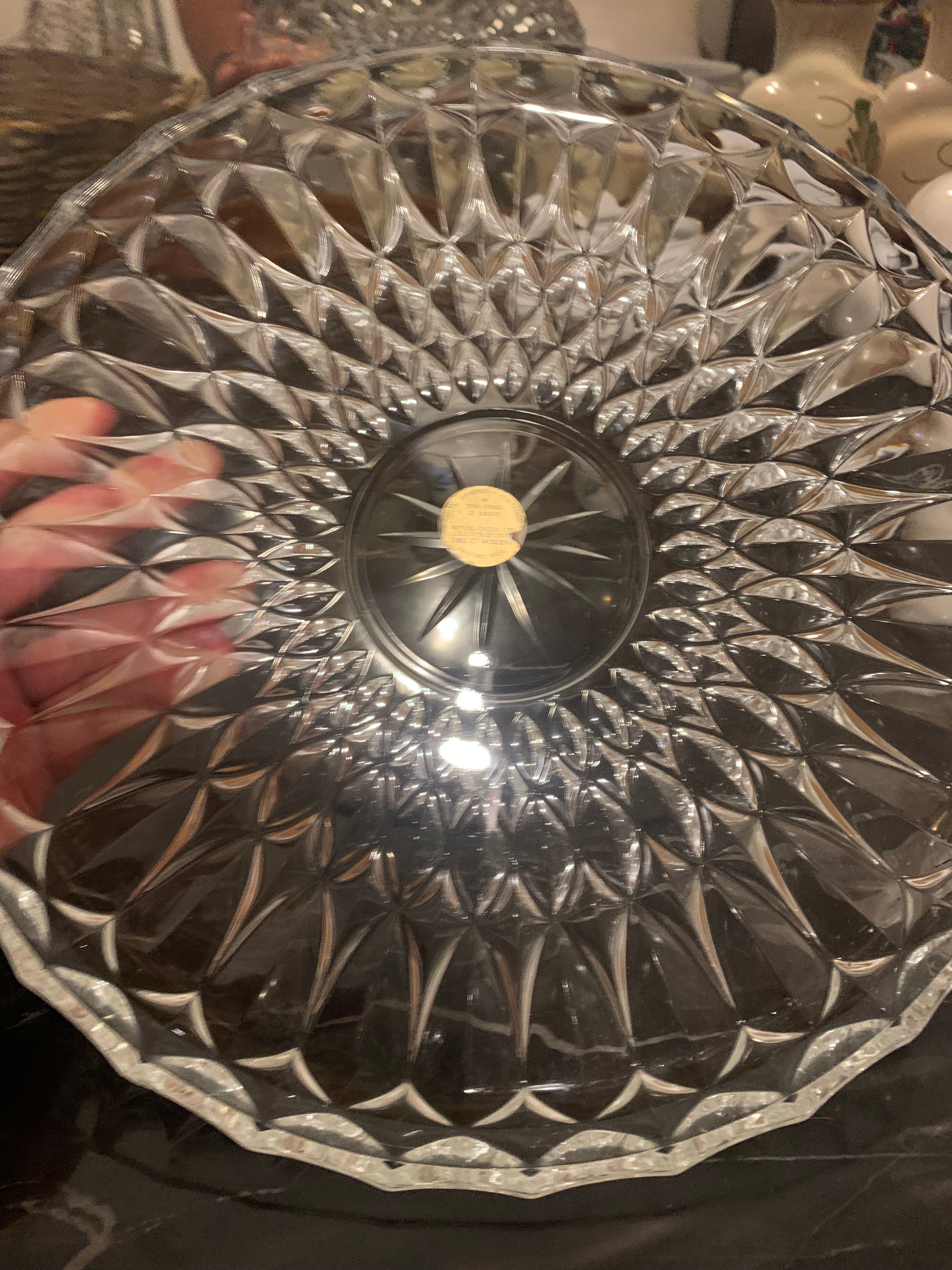 Lindíssimo prato redondo em cristal para bolos