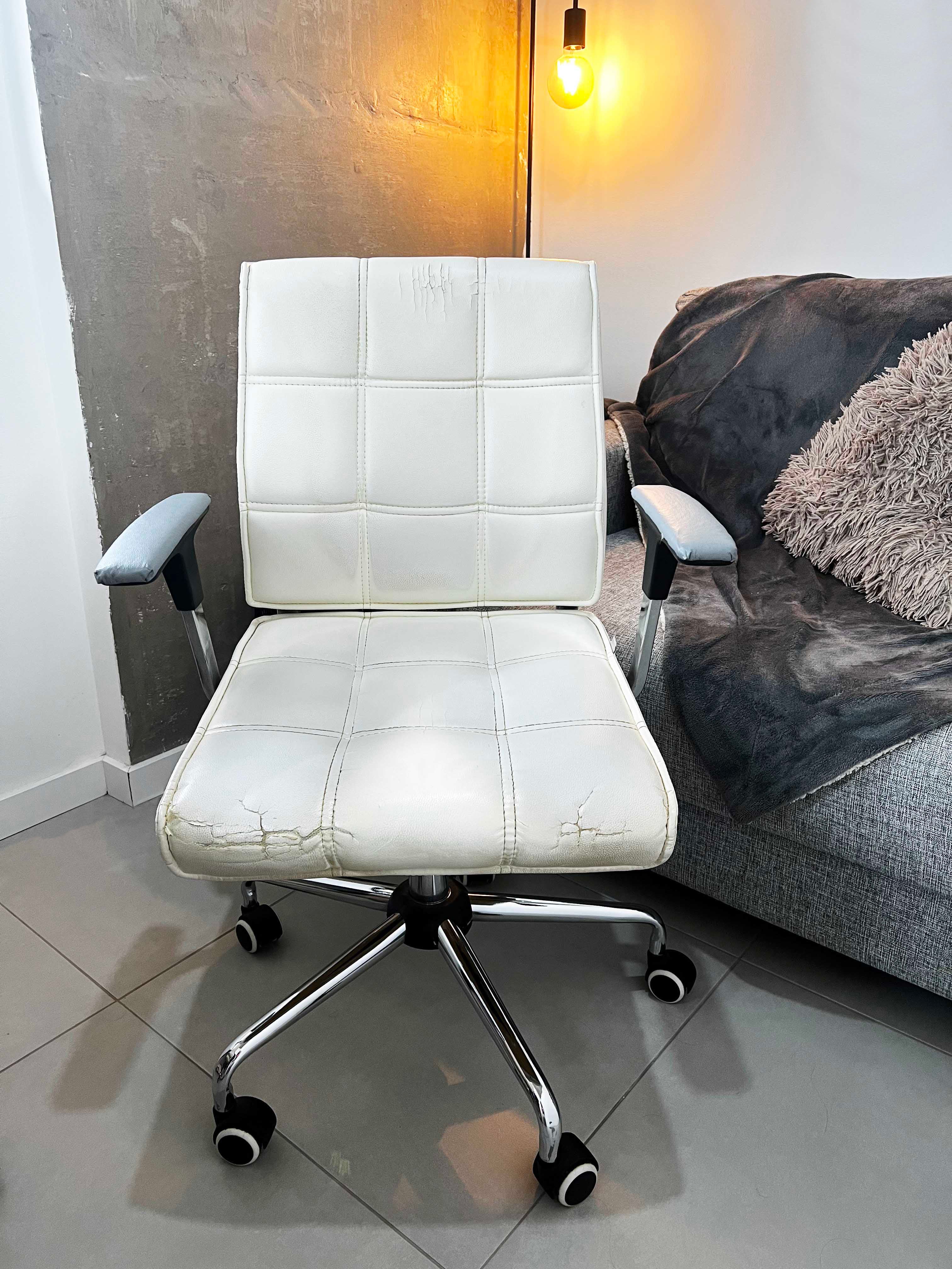 2 poltronas cadeiras escritório home office giratórias rodinhas