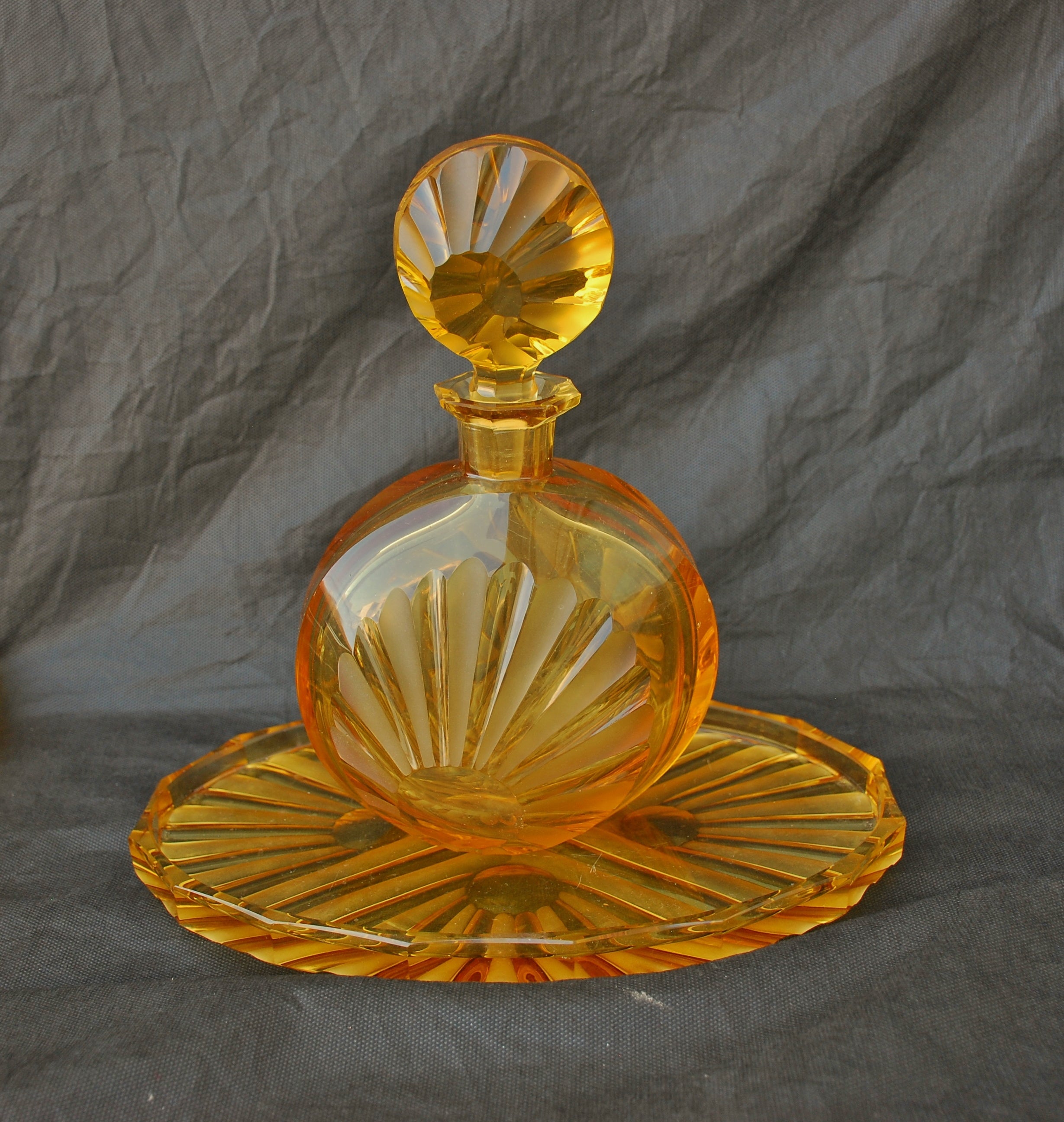 Conjunto de Licor Decanter Pena de pavão 1935 Arte Boêmia Vidro Âmbar - Tchecoslováquia