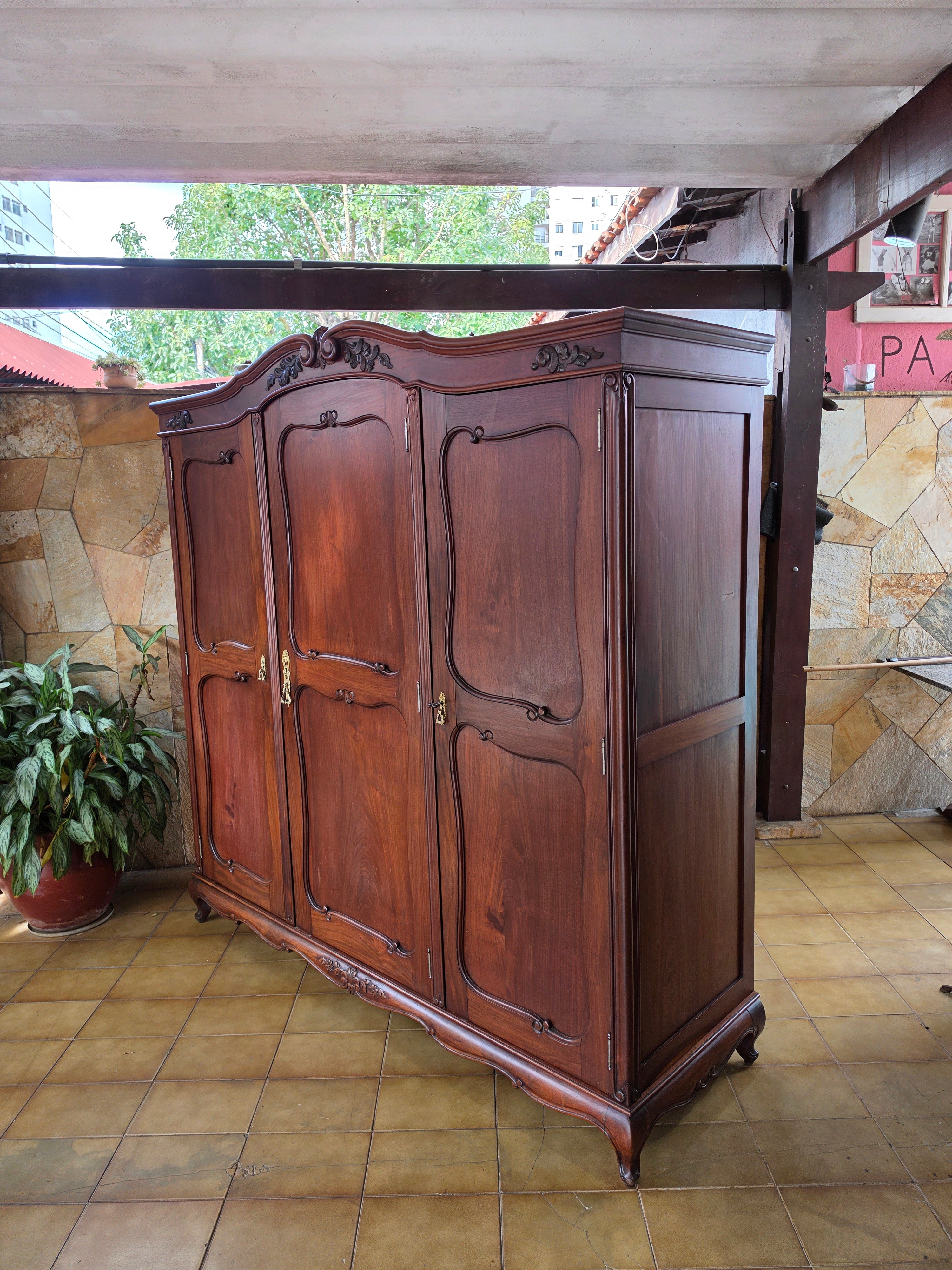 Guarda Roupa Luiz XV (3 portas) - restaurado 