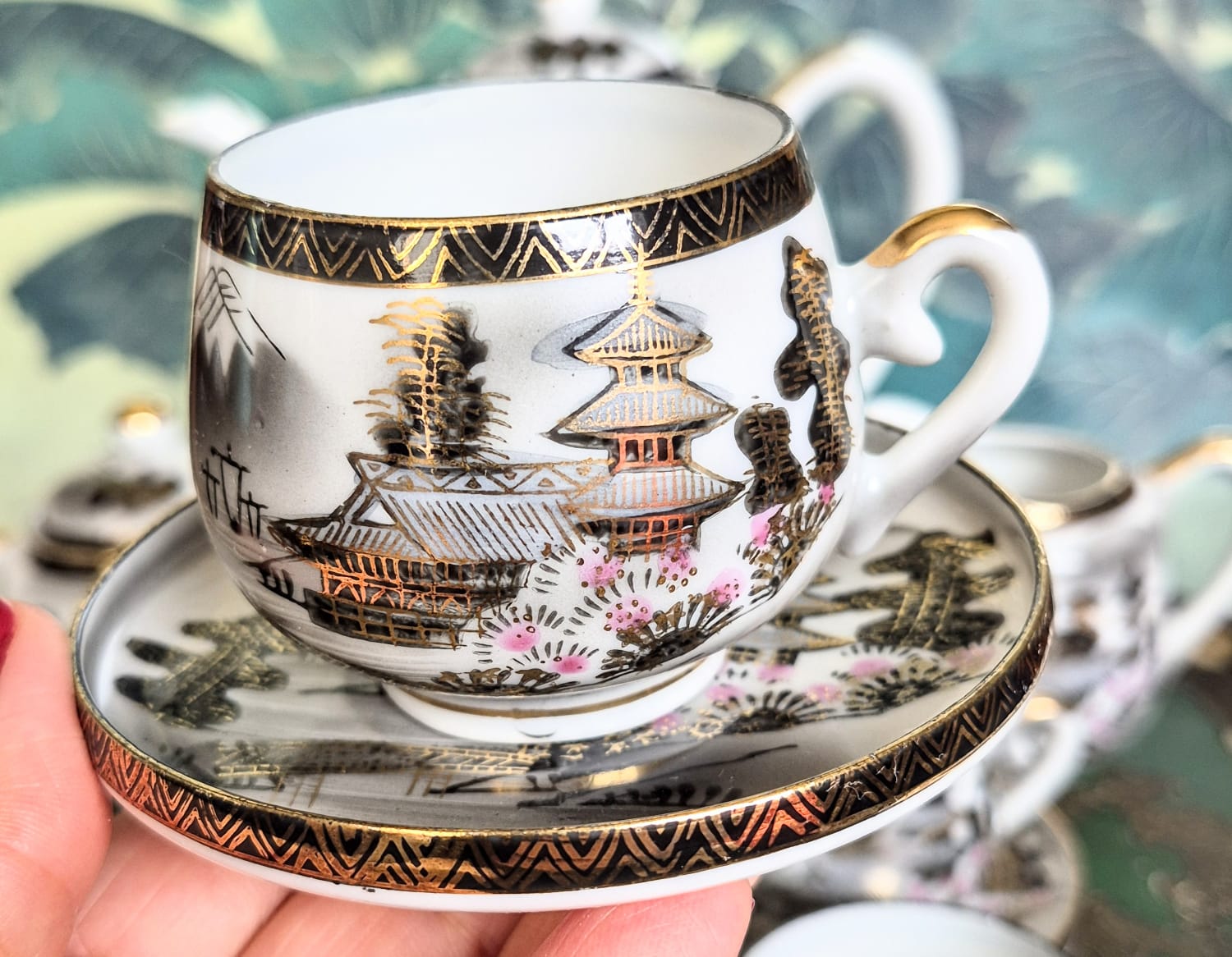 Jogo para café em porcelana casca de ovo vintage japonesa Kutani, da década de 40, maravilhoso,  em perfeito estado. As xícaras tem a gueixa no fundo. 11 peças.