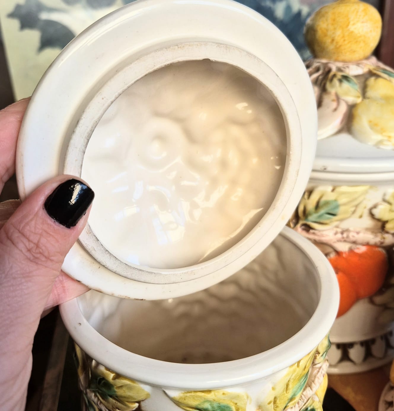 Lindíssimo conjunto de 3 potiches/ biscoiteiras/ porta mantimentos/ peças de decoração em cerâmica vintage estadounidense Lefton.   Linha Della Robbia Mult-Fruit foi produzida pintada à mão  nos anos 60/70 no Japão.