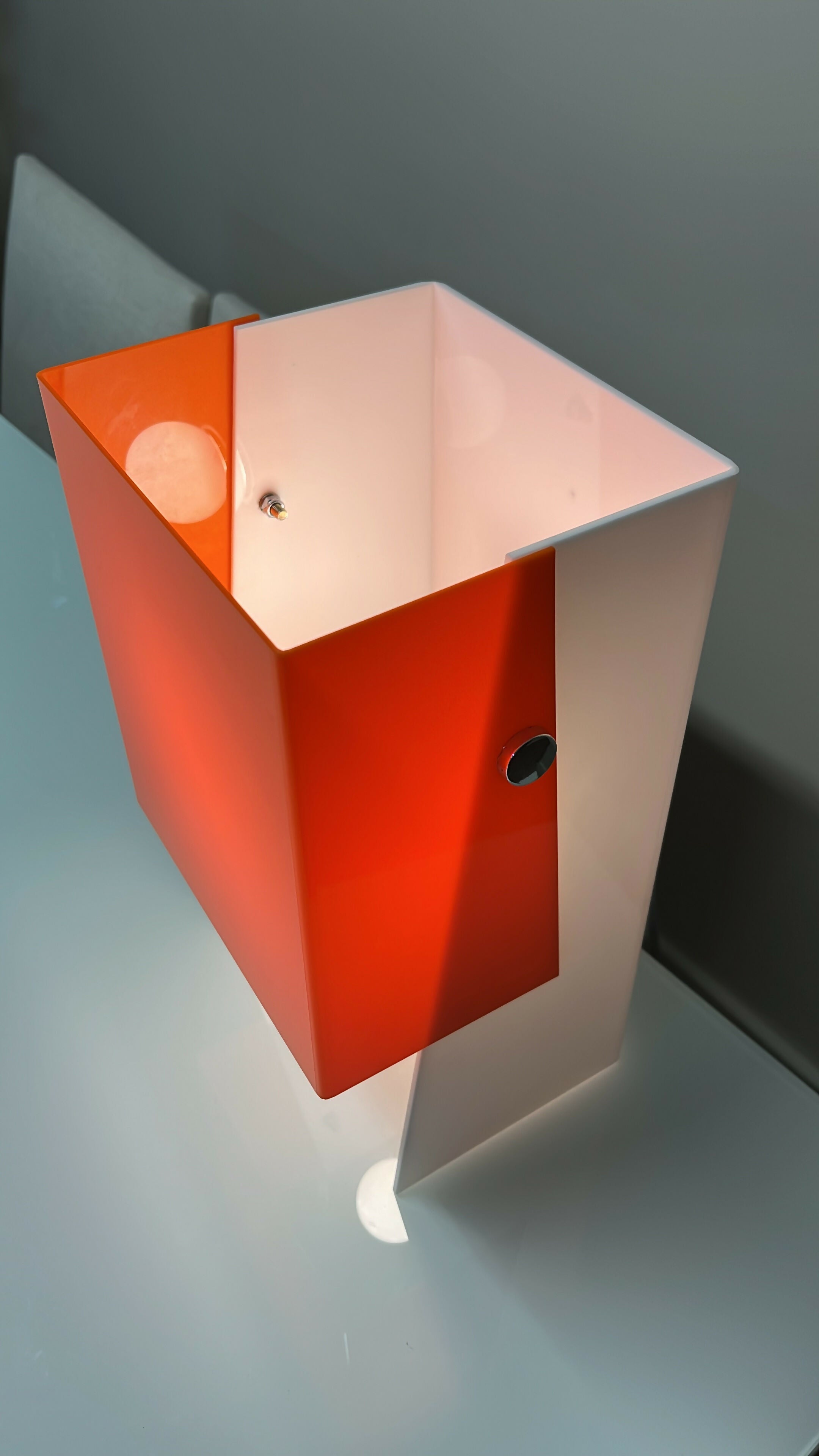 Luminária de mesa acrílico laranja