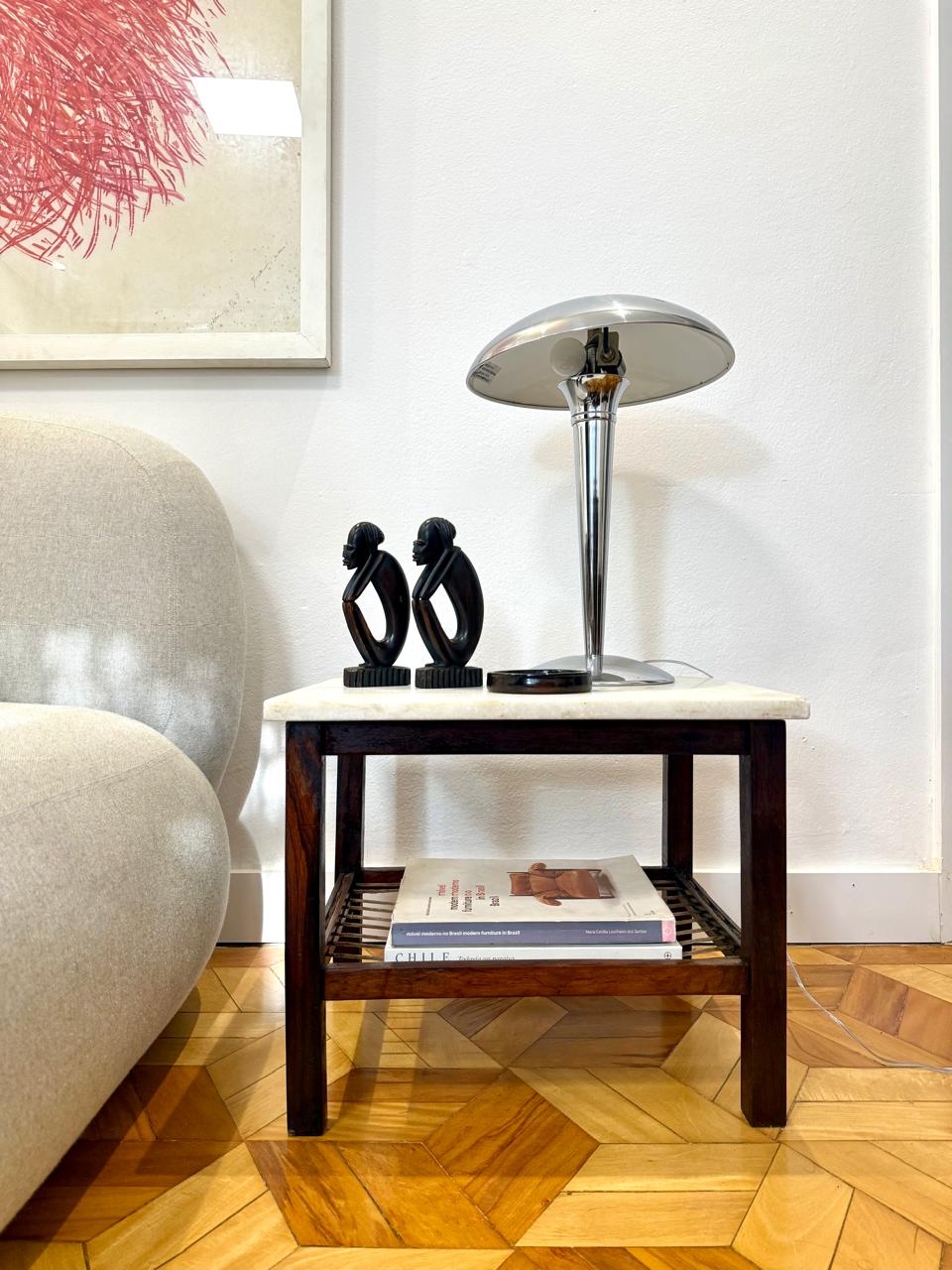 Mesa lateral retangular em jacarandá e mármore