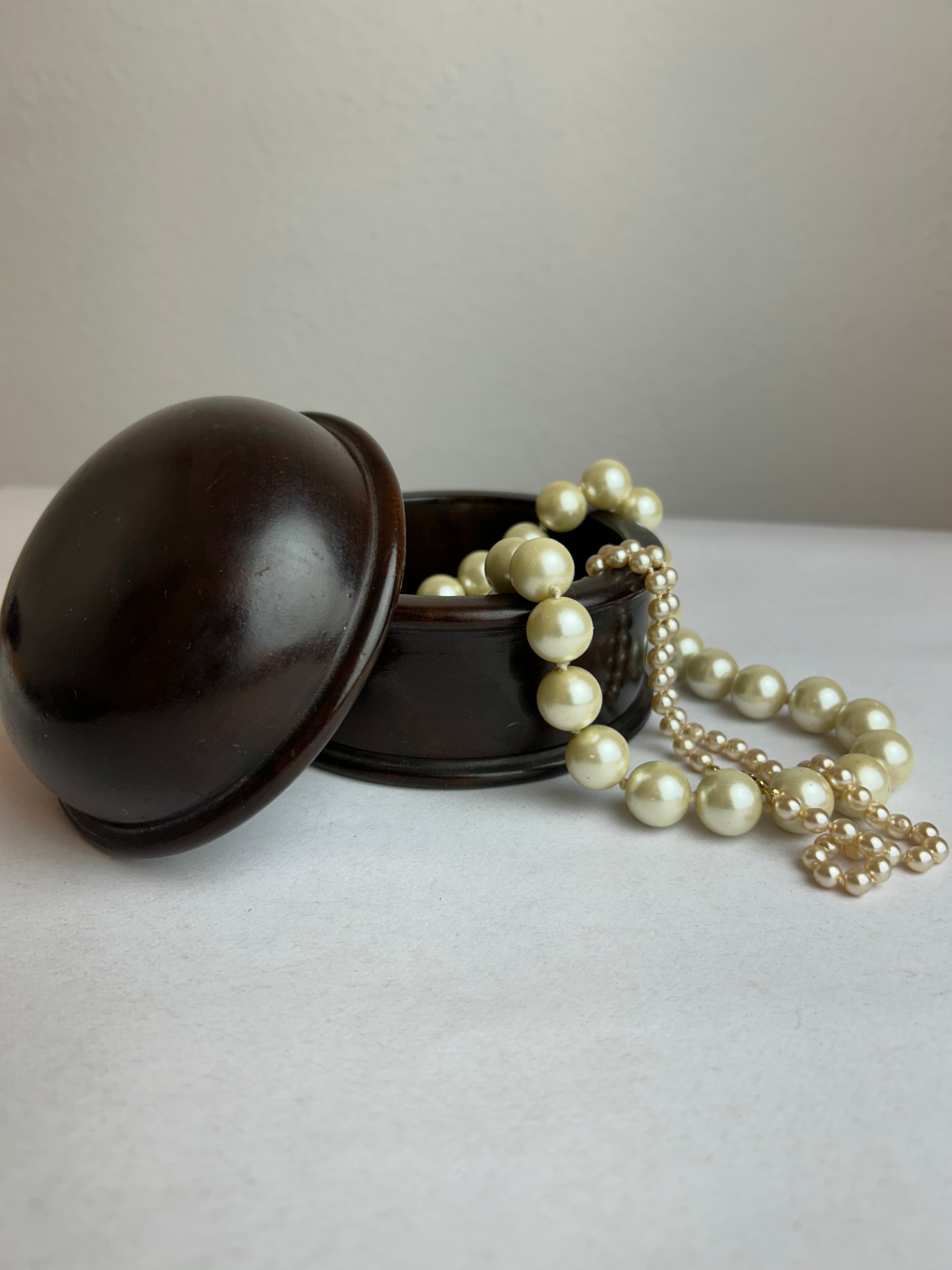 Pote de Toucador de Imbuia Vintage em Madeira Nobre Maciça