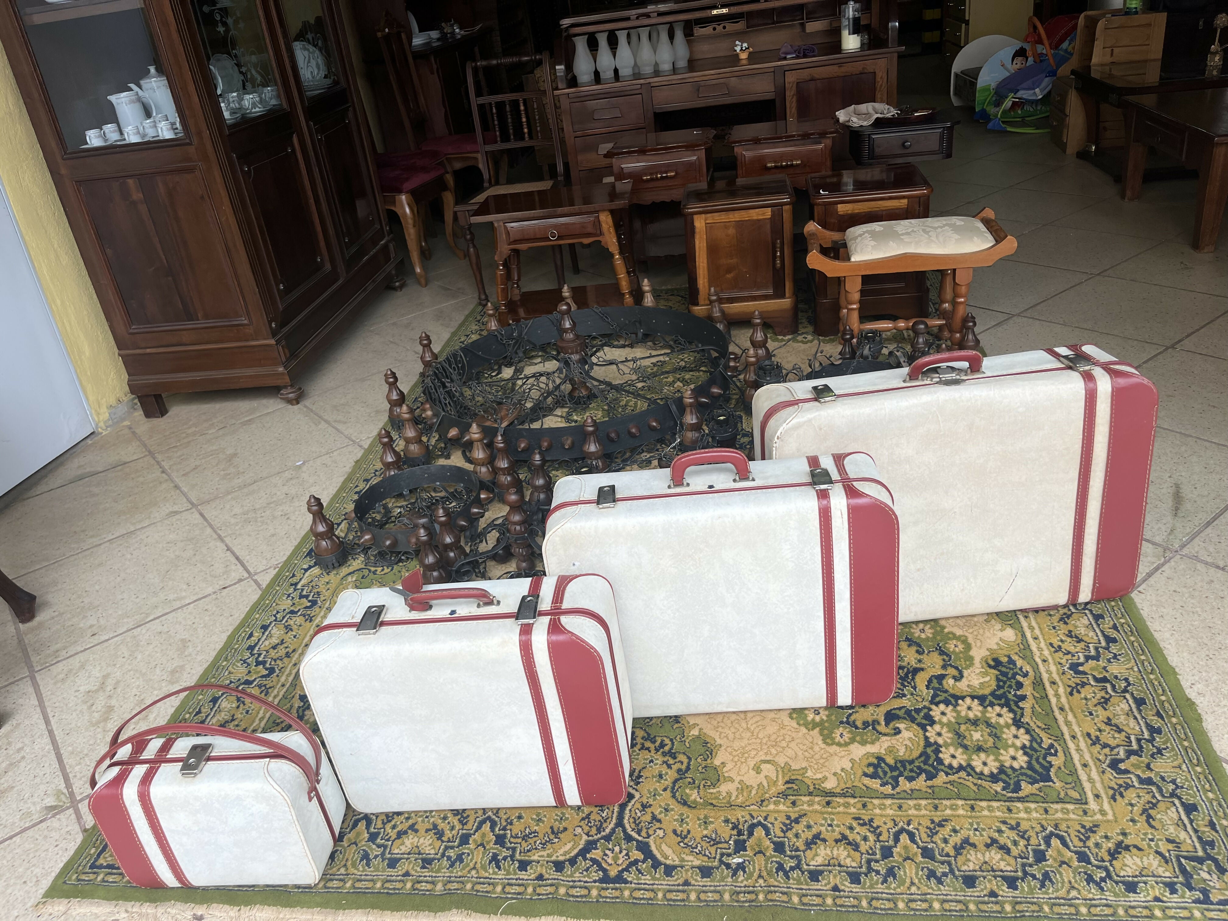 CONJUNTO DE 4 MALAS IKA ANTIGAS DE COURO