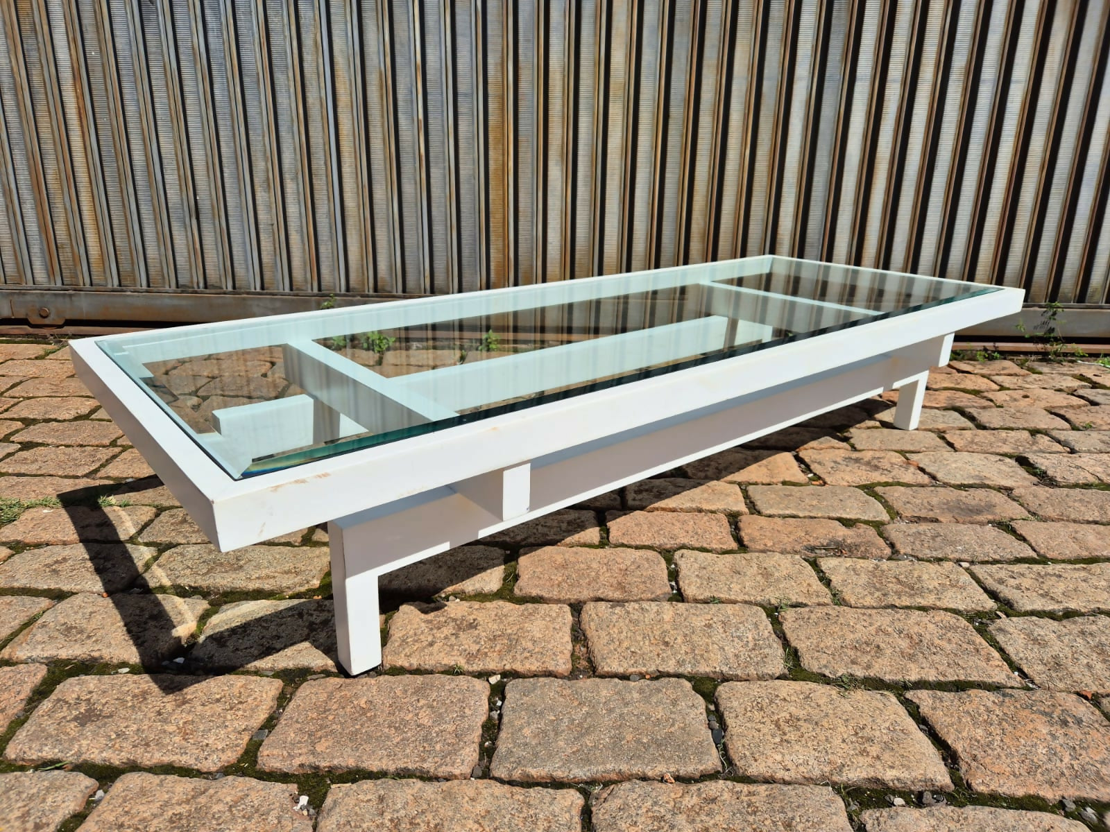 Mesa ds centro branco e preto, réplica anos 2000