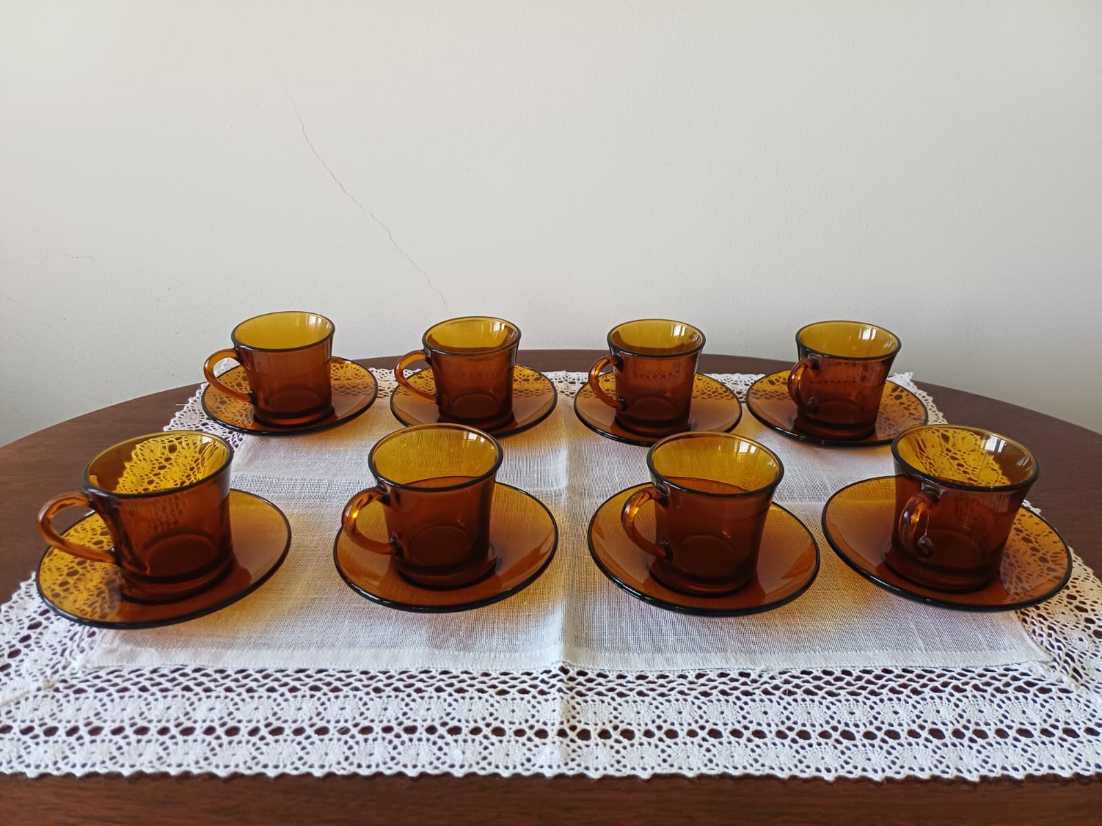 Xícaras de Café com Pires - Duralex âmbar.