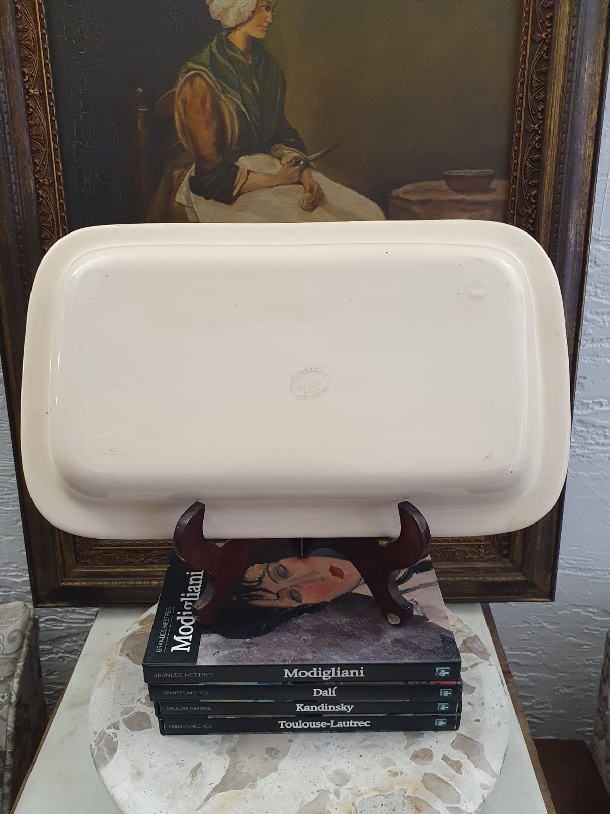 Travessa retangular funda em cerâmica nacional da tradicional manufatura Weiss com decoração de frutas. Em excelente estado. Muito linda!