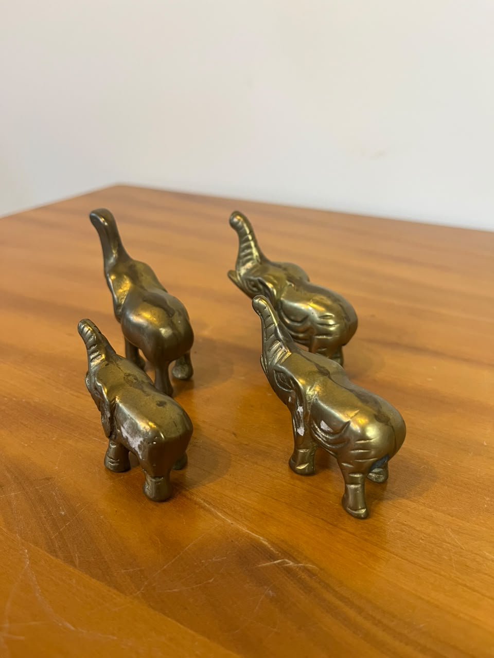 Conjunto de Miniaturas de Elefantes em Latão
