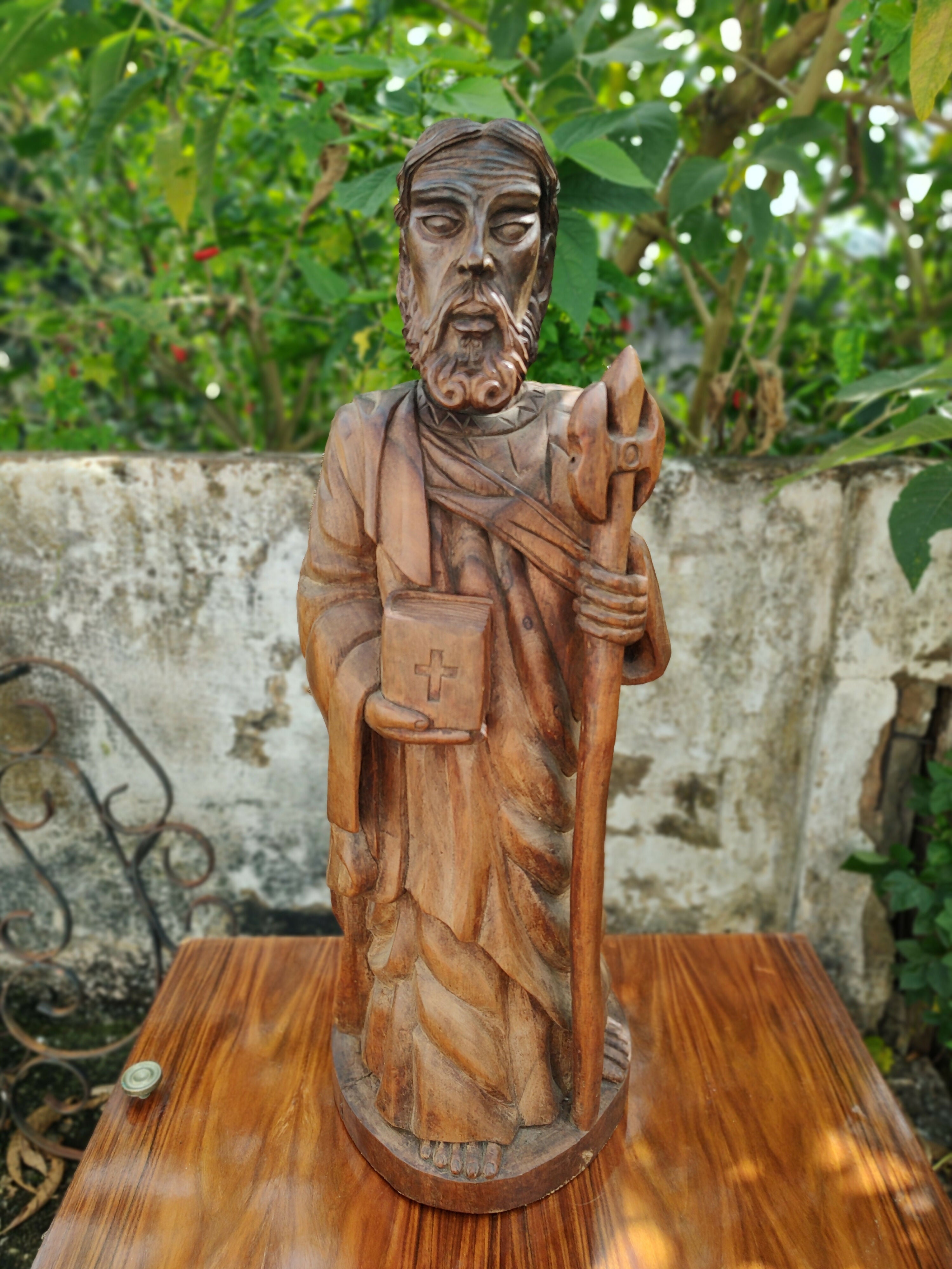 Antiga e grande escultura em madeira maciça de São Judas Tadeu (A-67cm)