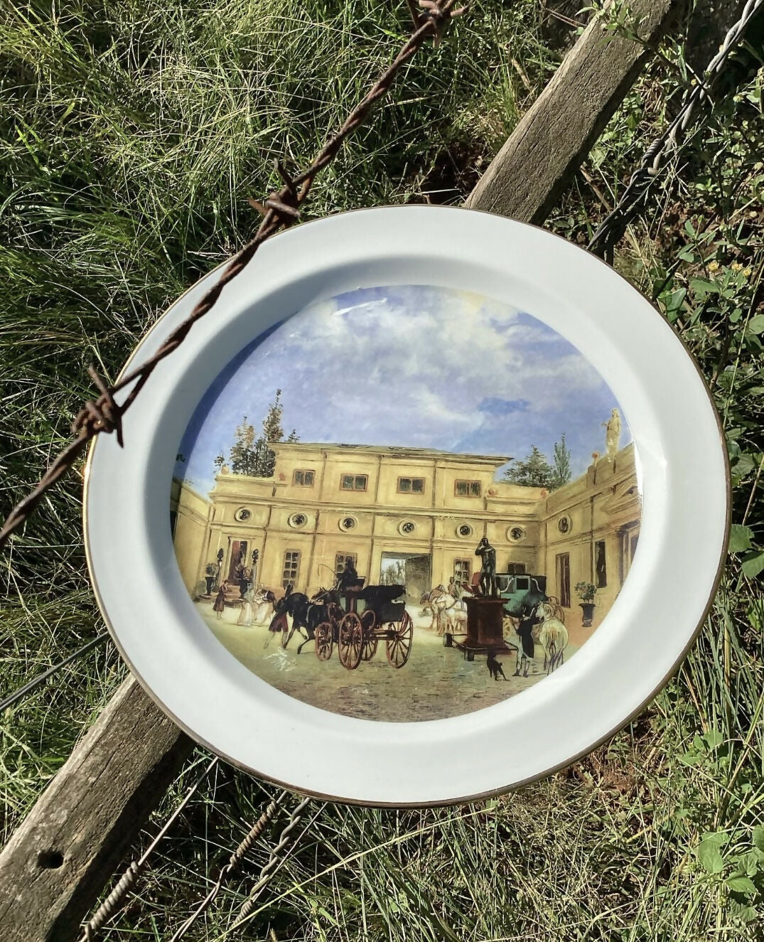 Mesa posta com preciosos pratos