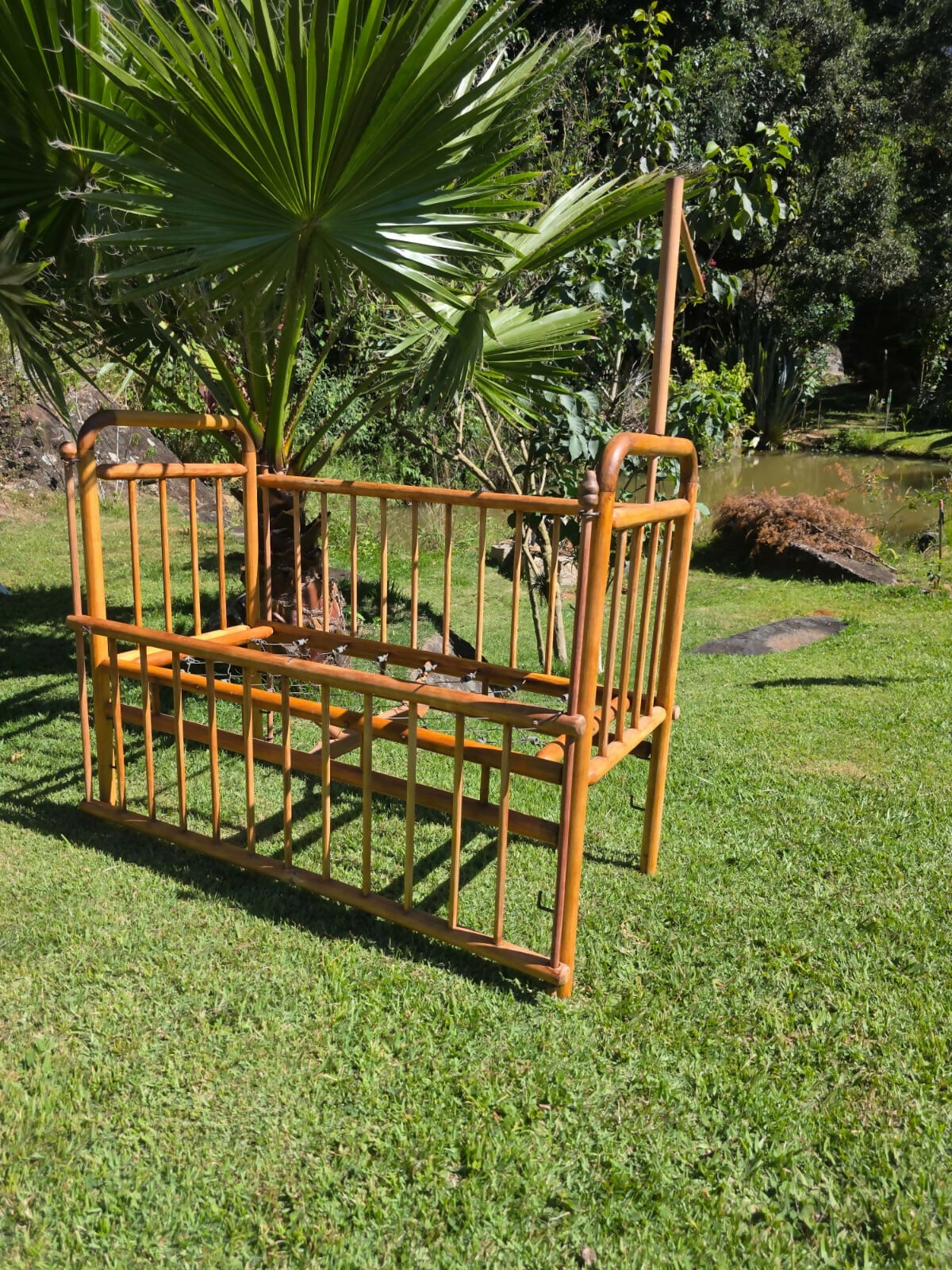 Charmoso Berço Patente restaurado