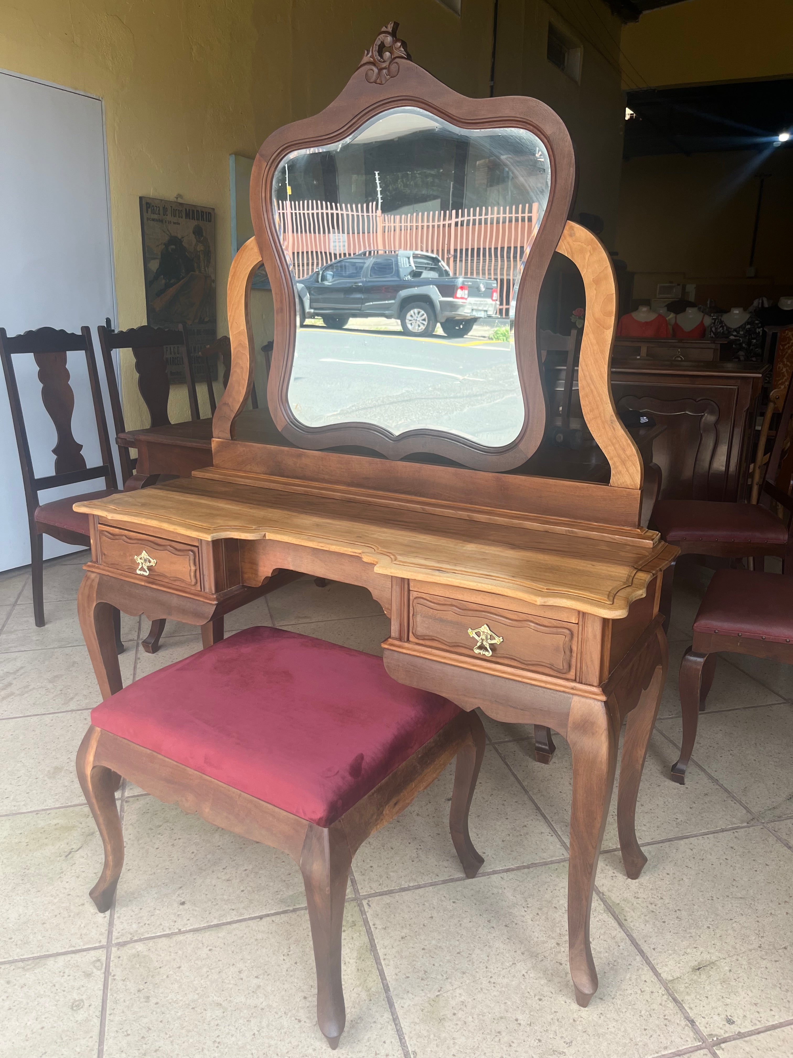 PENTEADEIRA COM BANQUETA MADEIRA IMBUIA RESTAURADA