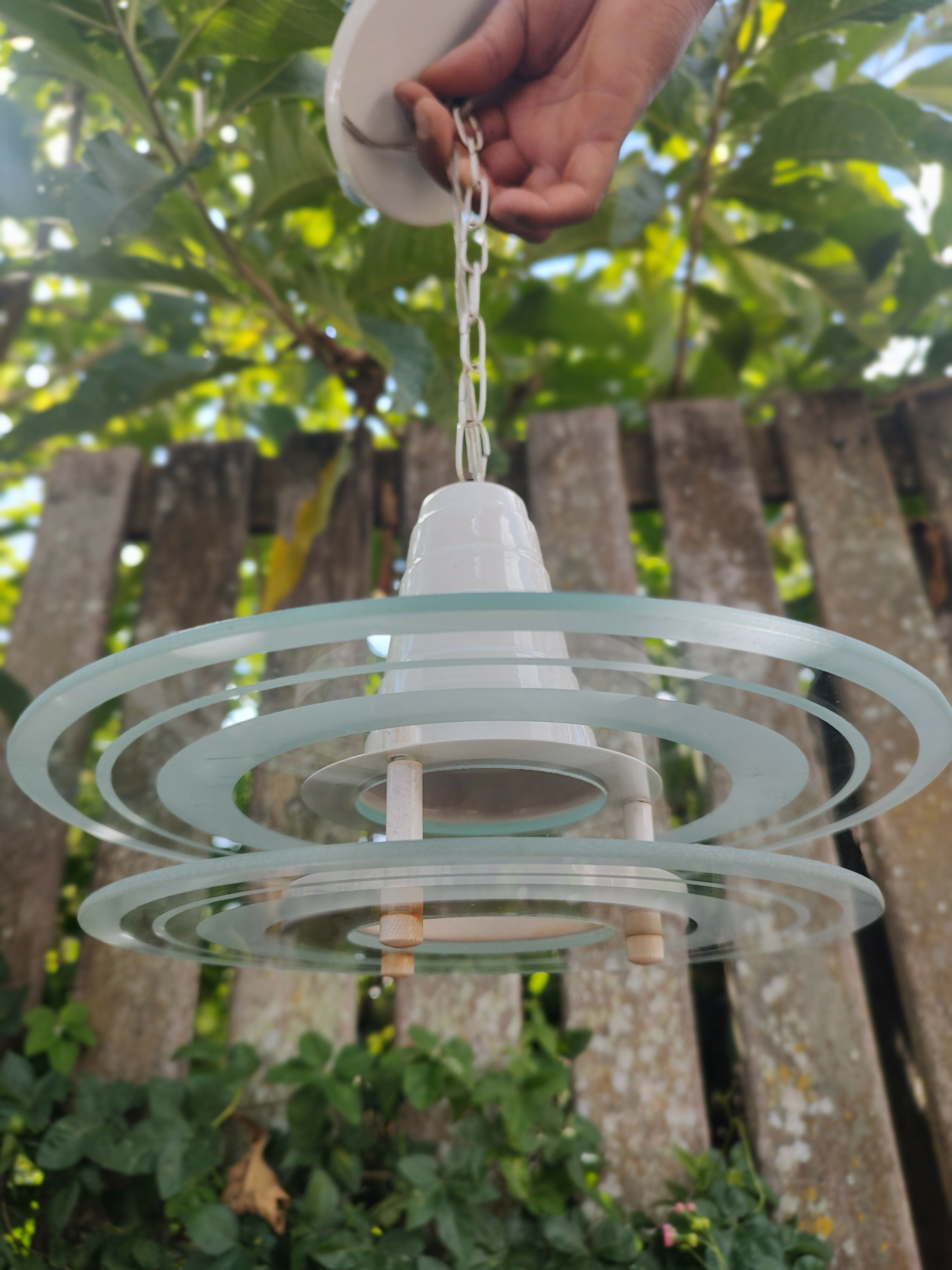 Par de Luminárias Pendentes em metal branco e vidro jateado