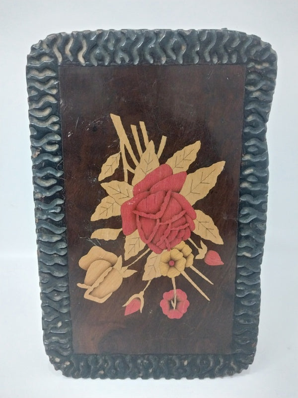 Caixa Antiga em Marchetaria com decoração floral 