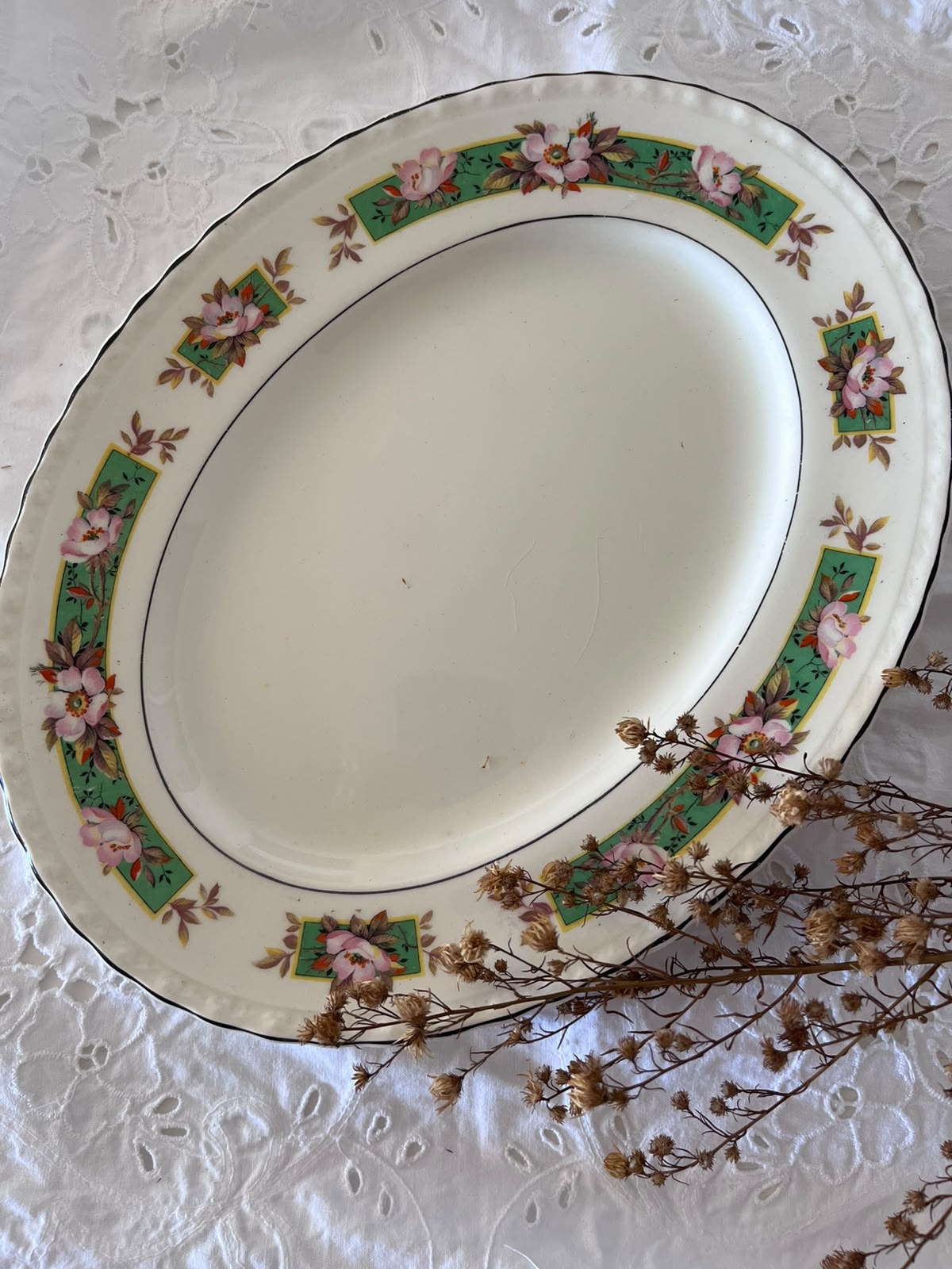 Travessa Oval Inglesa Myott – Relíquia Europeia com decoração floral rosa 