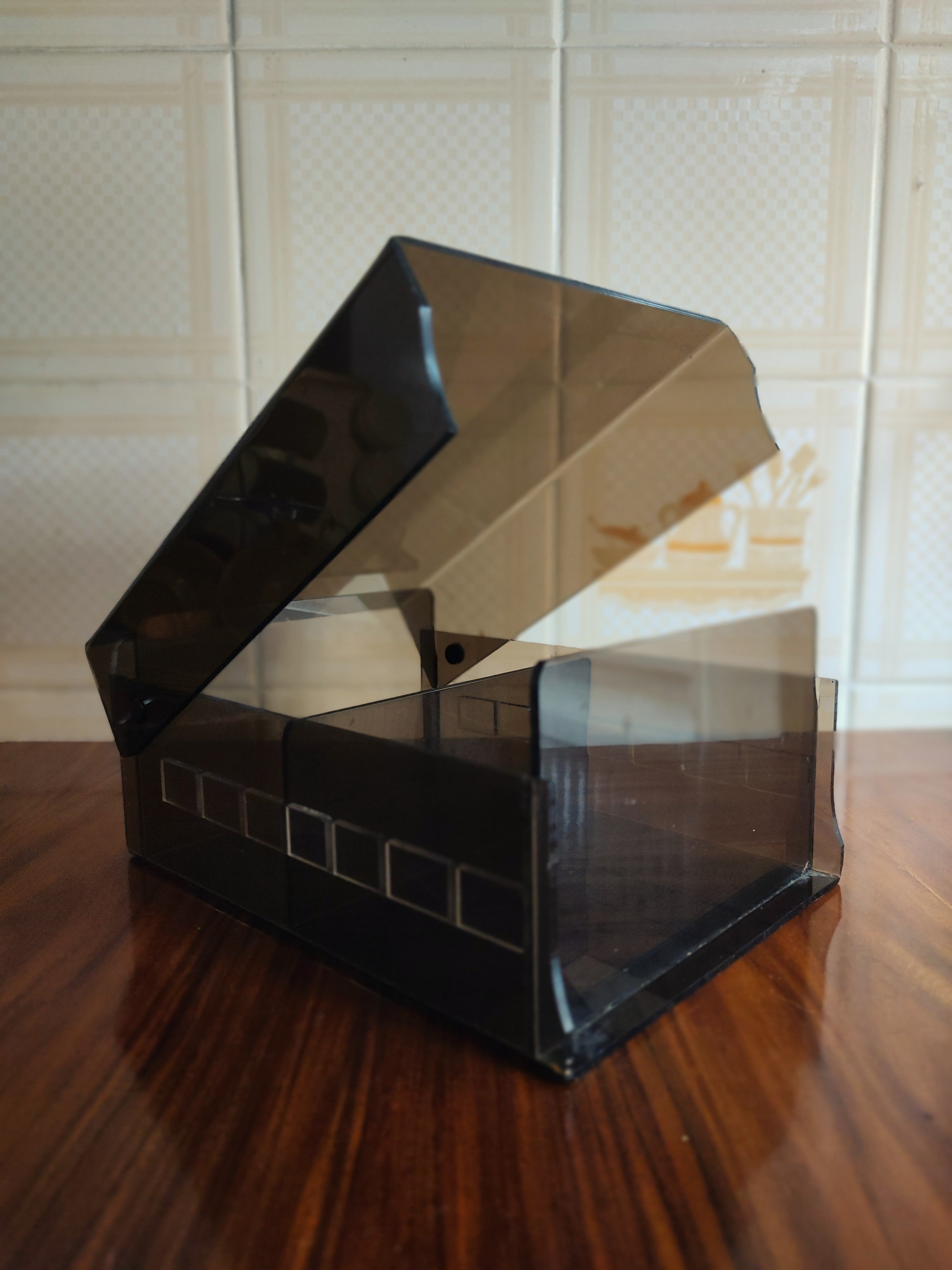Fichário de mesa retangular (ou porta treco!) em acrílico fumê preto