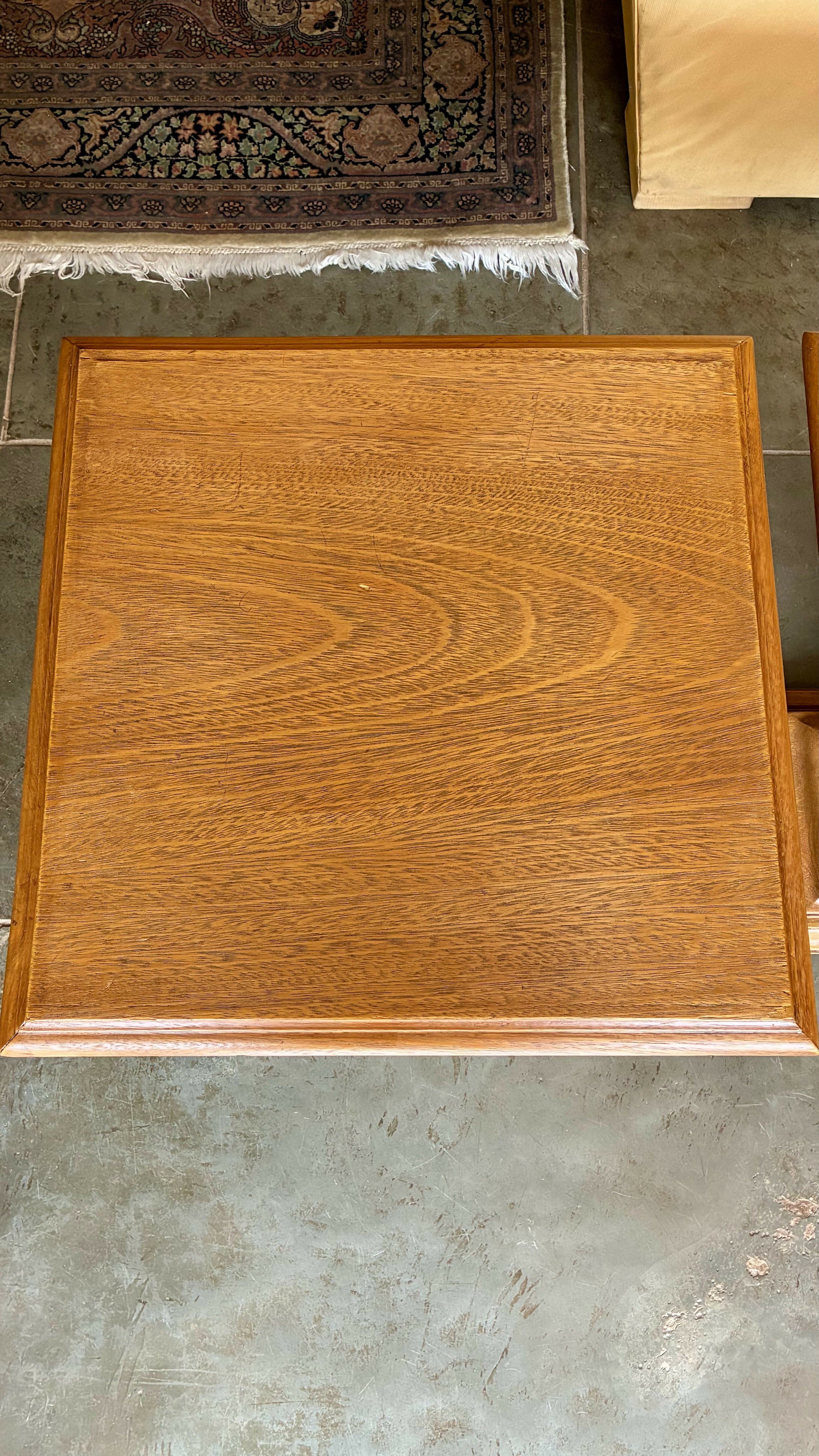 Mesas de canto antigas (valor unitário)