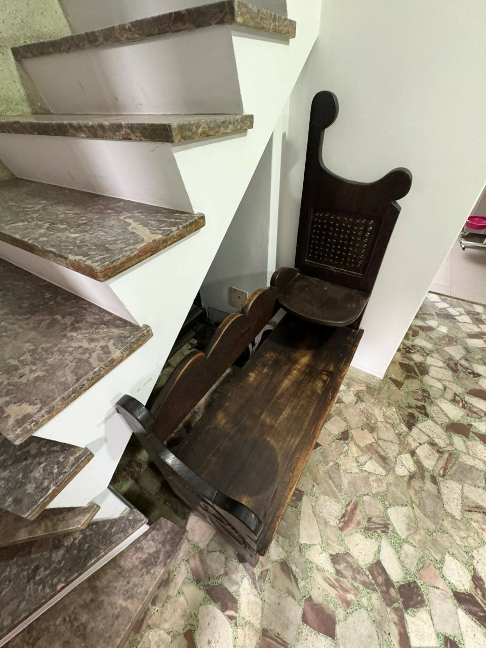 Antigo Banco confessionário em madeira