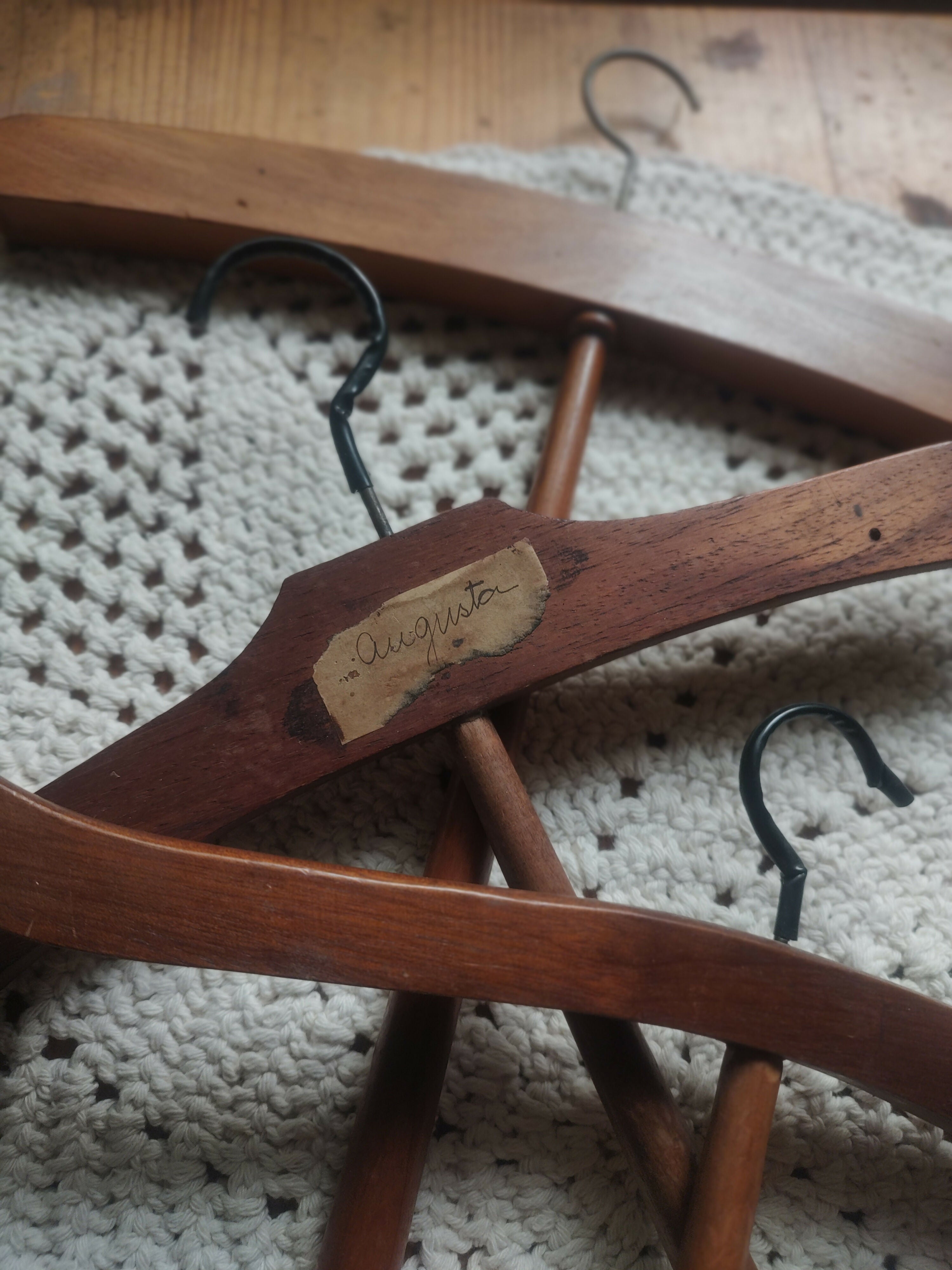 Antigos cabides em Madeira maciça - anos 40/50 (valor unitário)