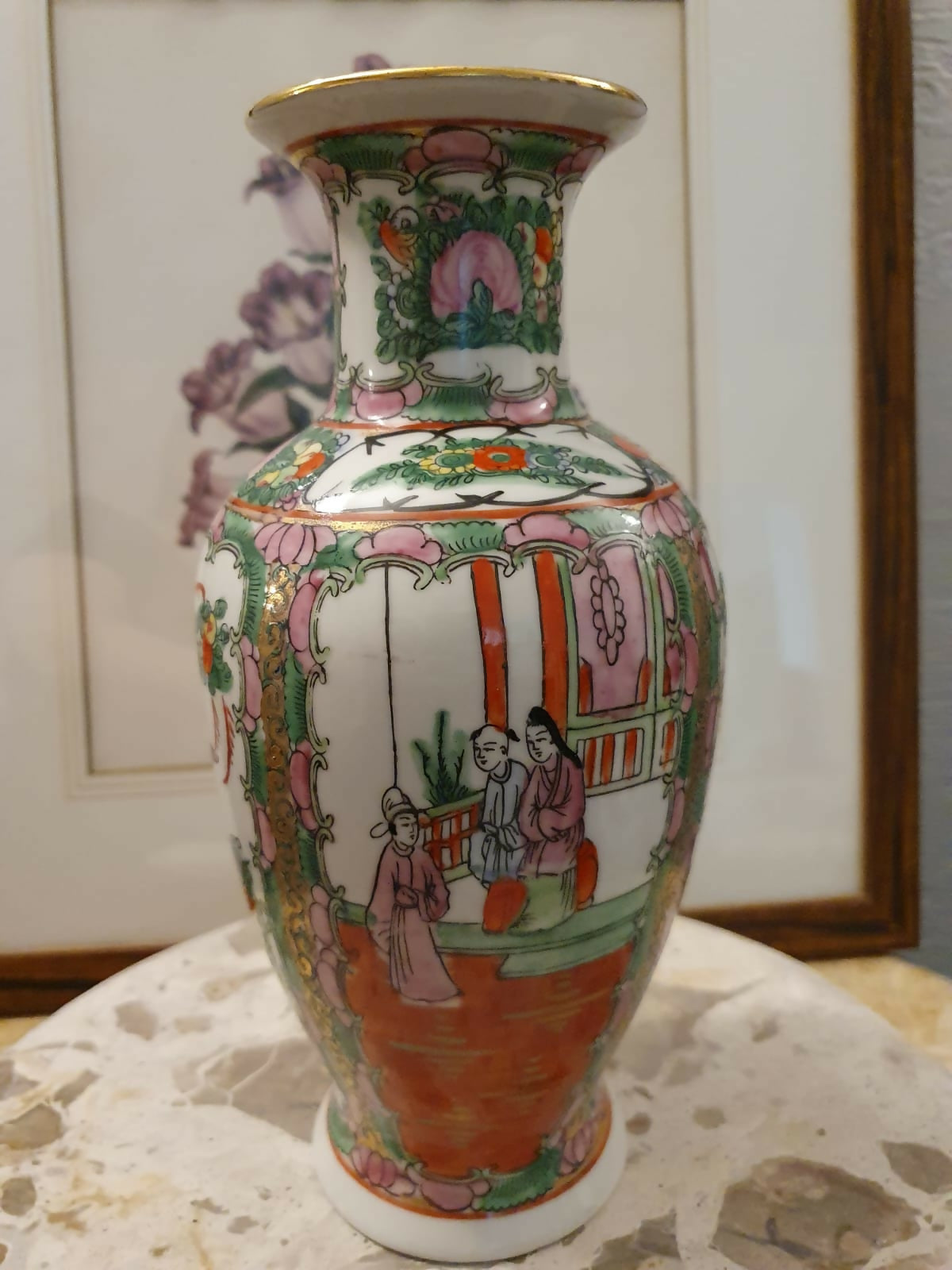 Vaso em porcelana chinesa esmaltada padrão Família Rosa, decoração Mandarim. Lindo e impecável!