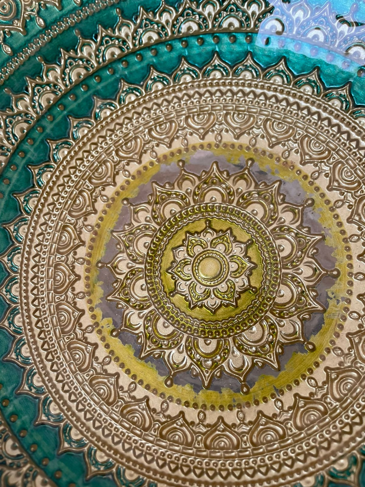 Centro de mesa verde e dourado