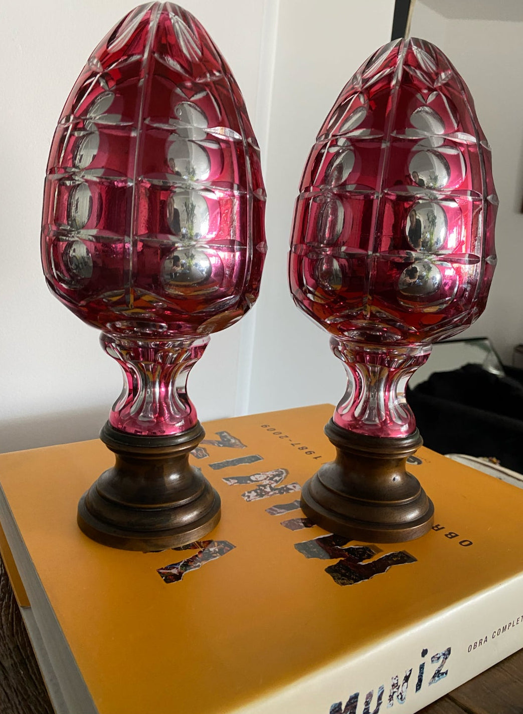 Par de Pinhas em cristal espelhado Vermelho e Prata