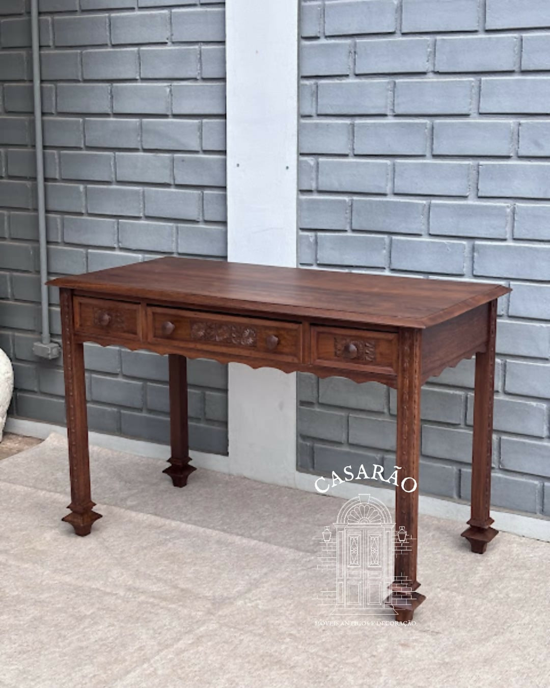 Aparador / escrivaninha em madeira maciça e 3 gavetas