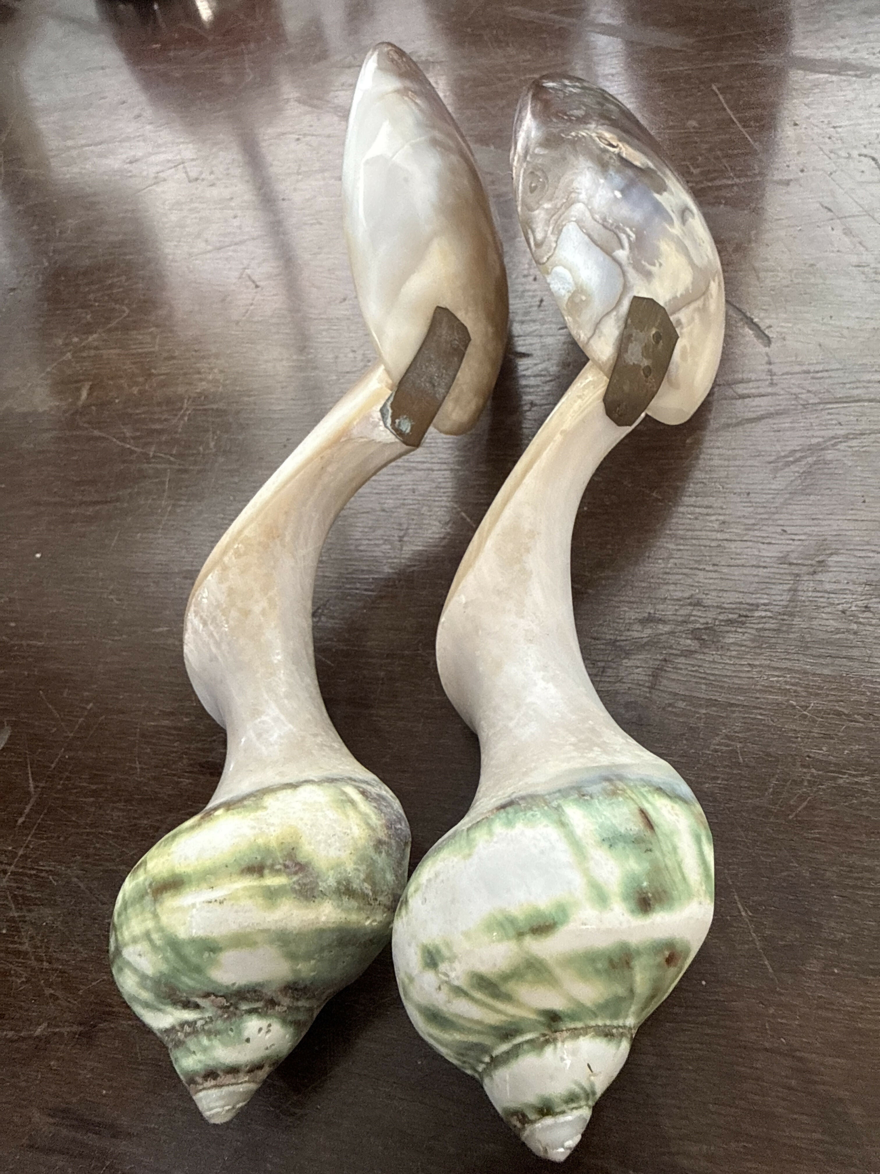 Colheres Esculturais em Madrepérola e Concha — Conjunto Vintage de Caráter Colecionável