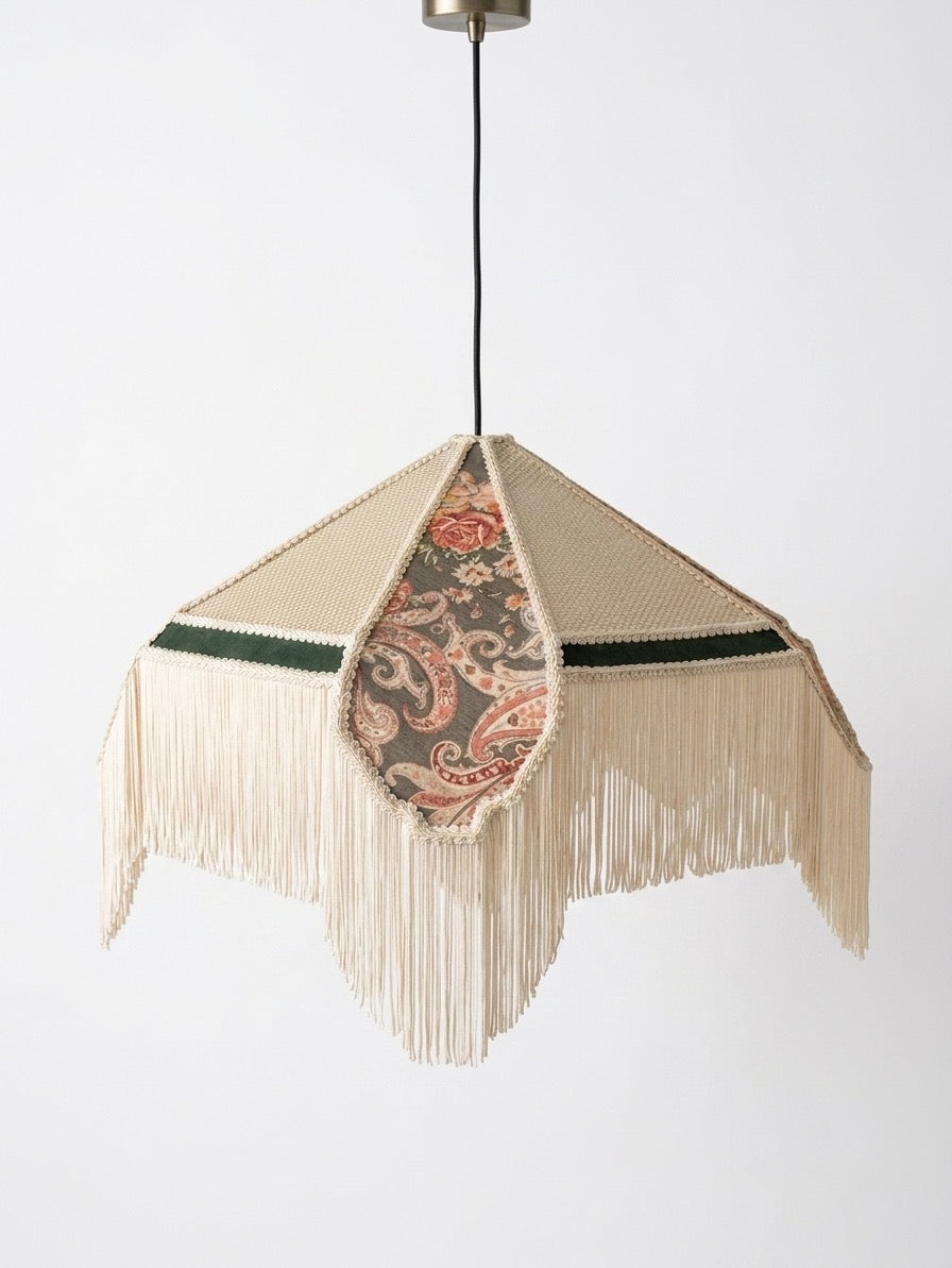 Lustre pendente com franjas e tecidos - Volà Gallery