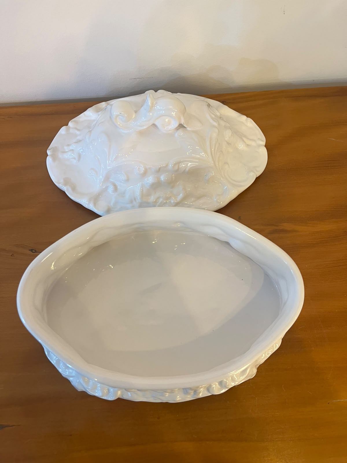 Bomboniere Portuguesa em Cerâmica Branca – ELPA Alcobaça, Portugal – 23 × 15 × 18 cm