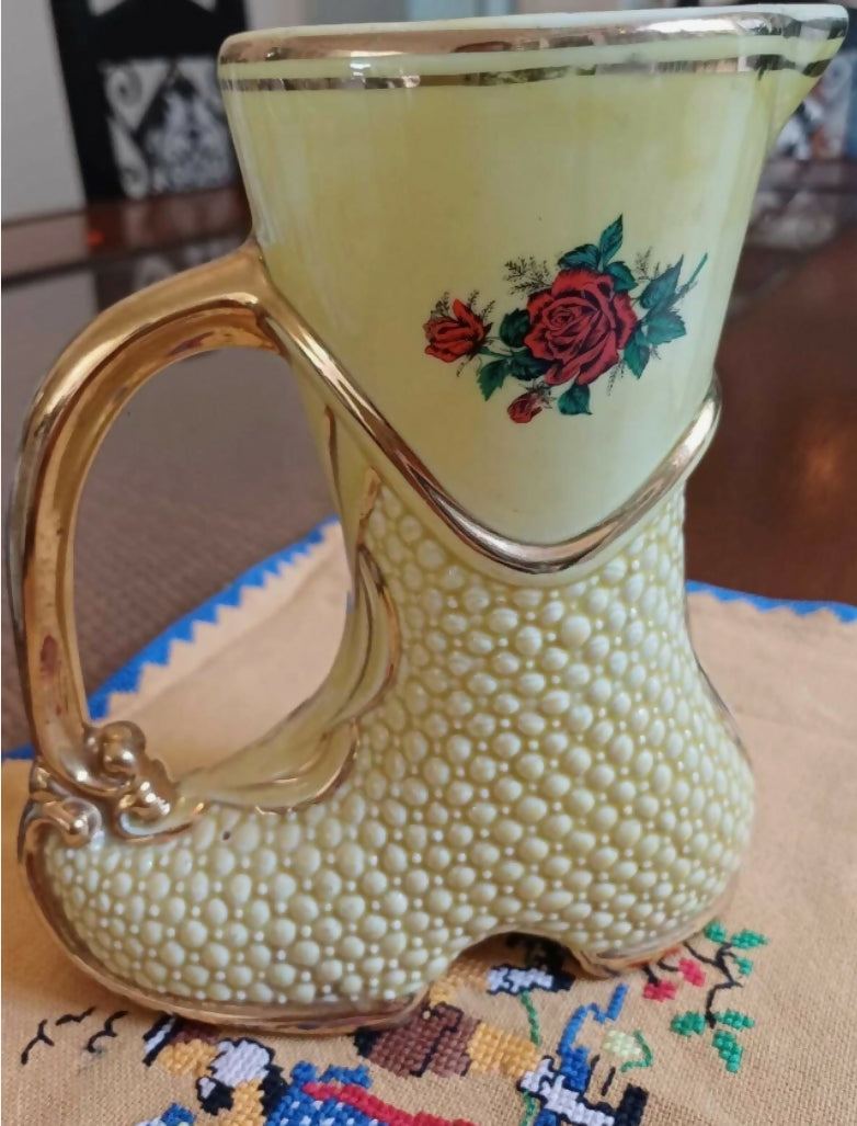 Vaso / Jarra em forma de Bota Amarela