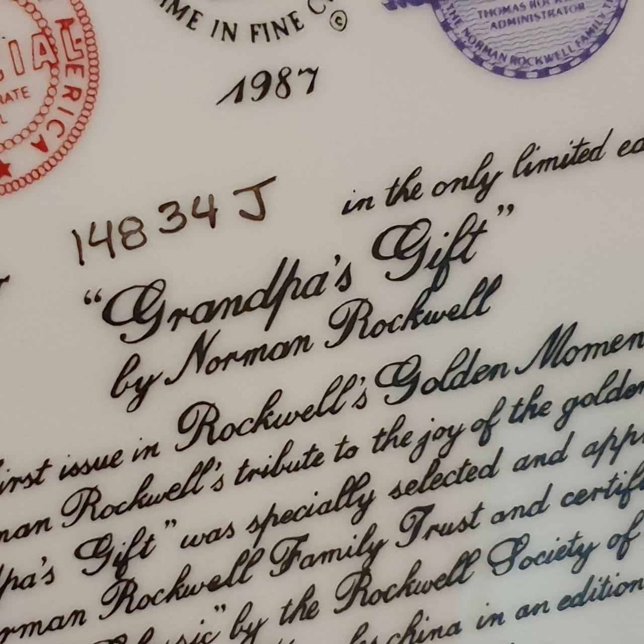 Prato decorativo de coleção em porcelana americana Knowles, Norman Rockwell. Lindo!