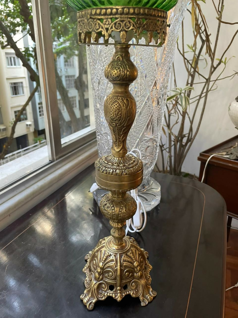 Grande abajur em bronze com cúpula em cristal verde (73cm)