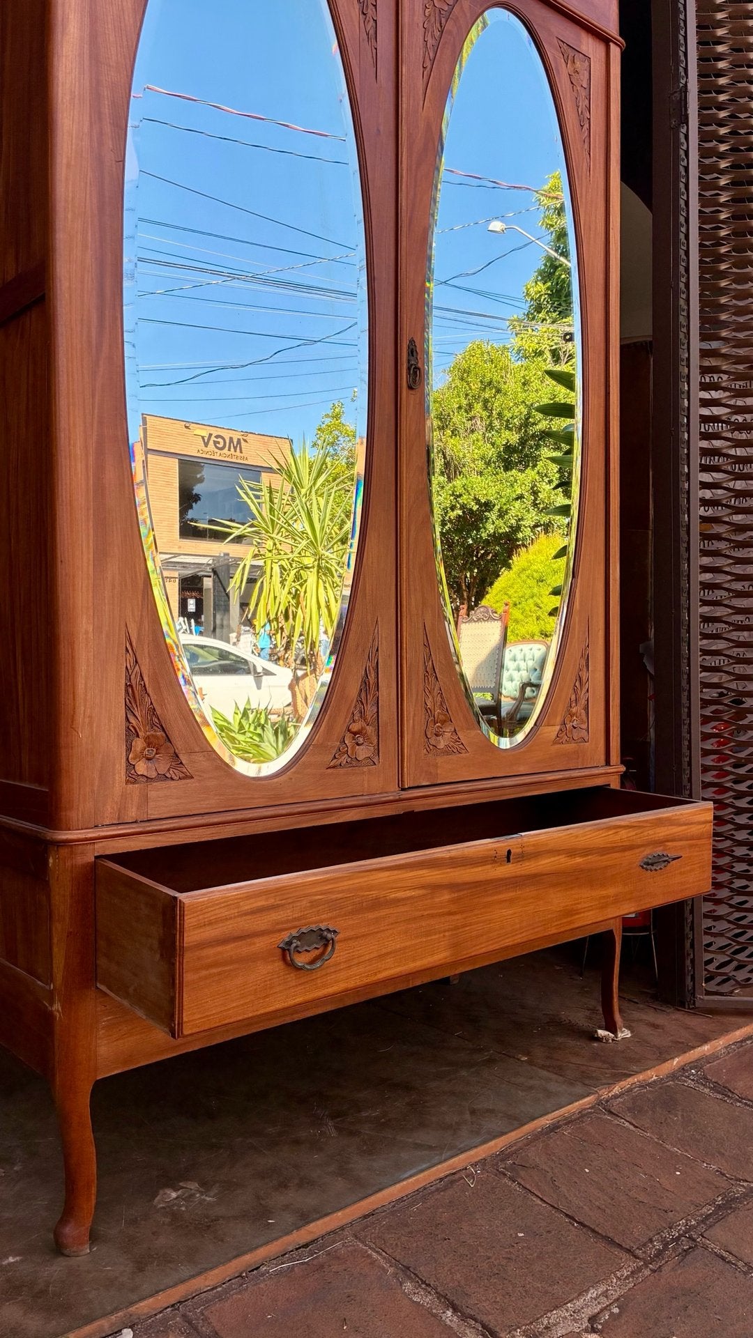 Guarda-Roupa Art Nouveau em Madeira com Espelhos bisotados