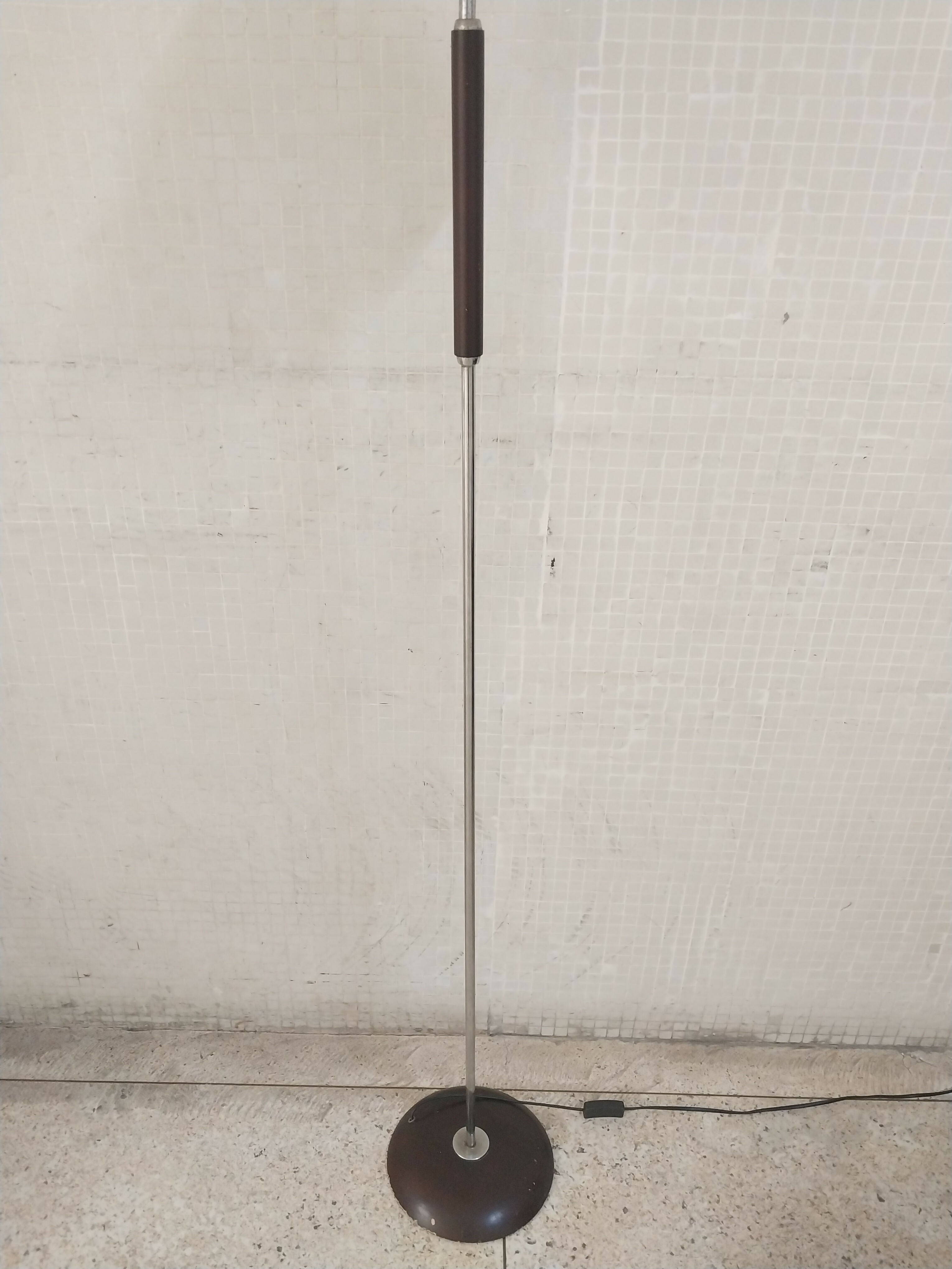 Luminária de Chão Minimalista estilo Mid Century