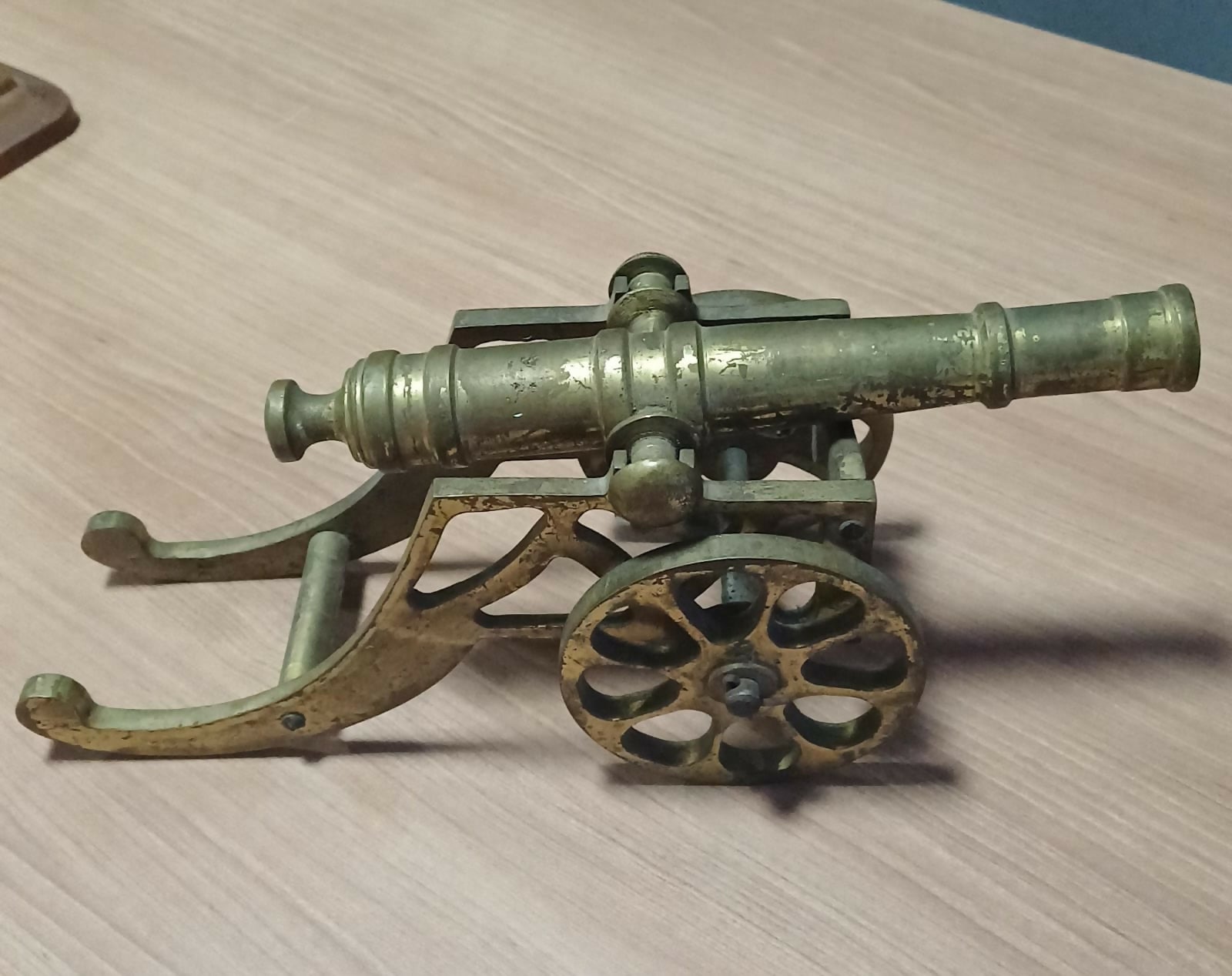 Réplica de Canhão em Bronze com acabamento dourado