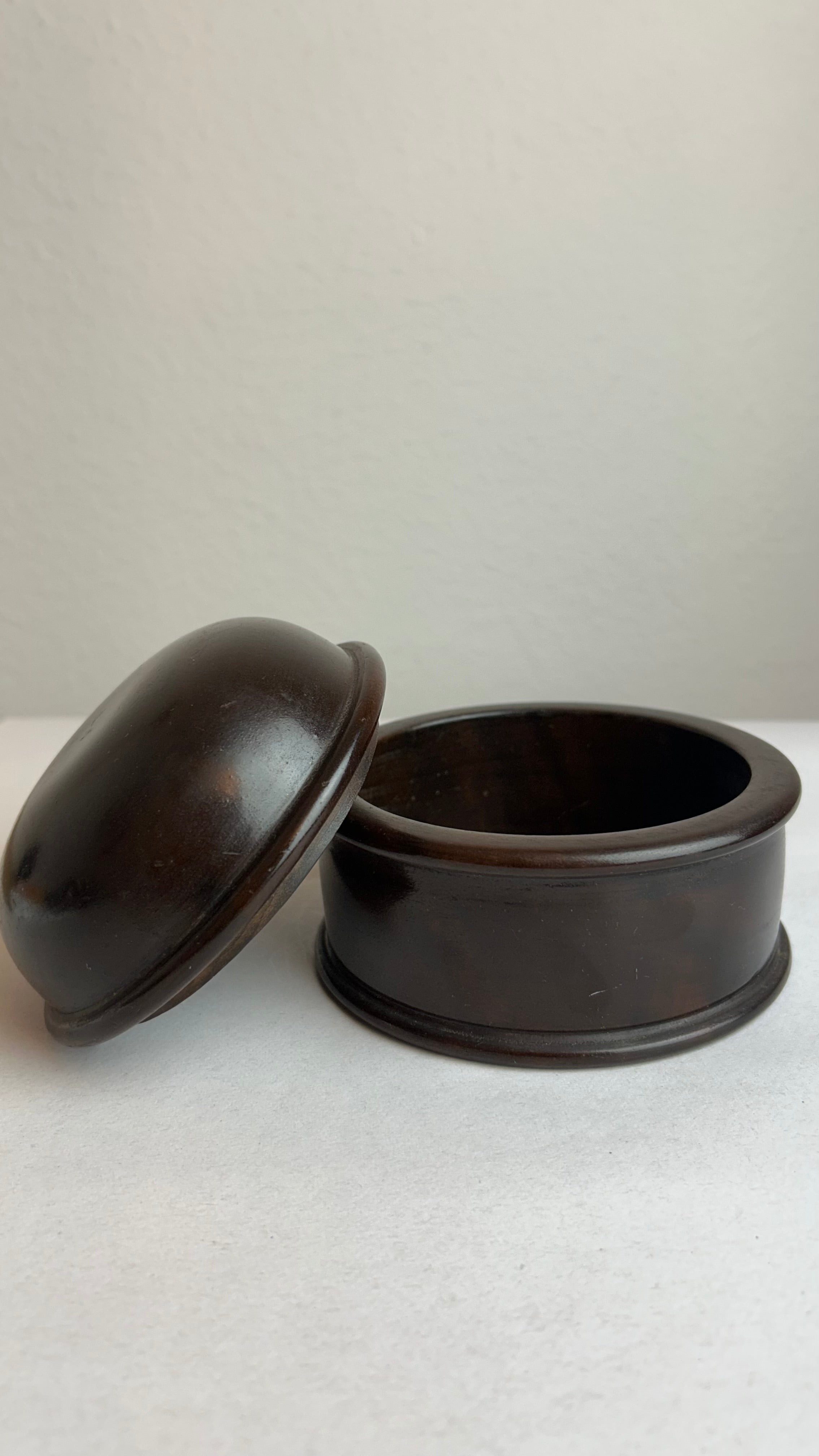 Pote de Toucador de Imbuia Vintage em Madeira Nobre Maciça