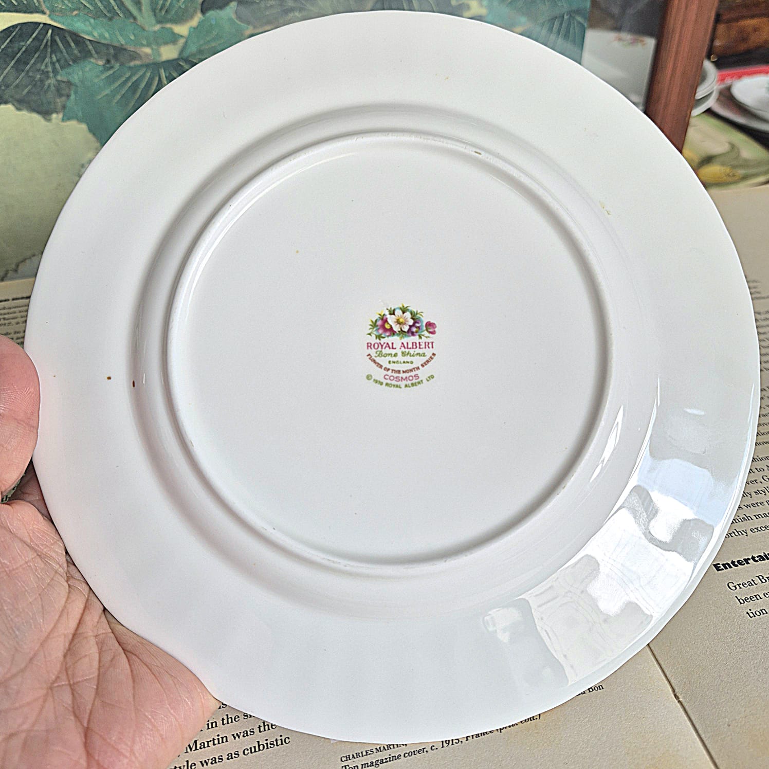 Prato decorativo raro em porcelana inglesa Royal Albert,  modelo: Outubro. Impecável.