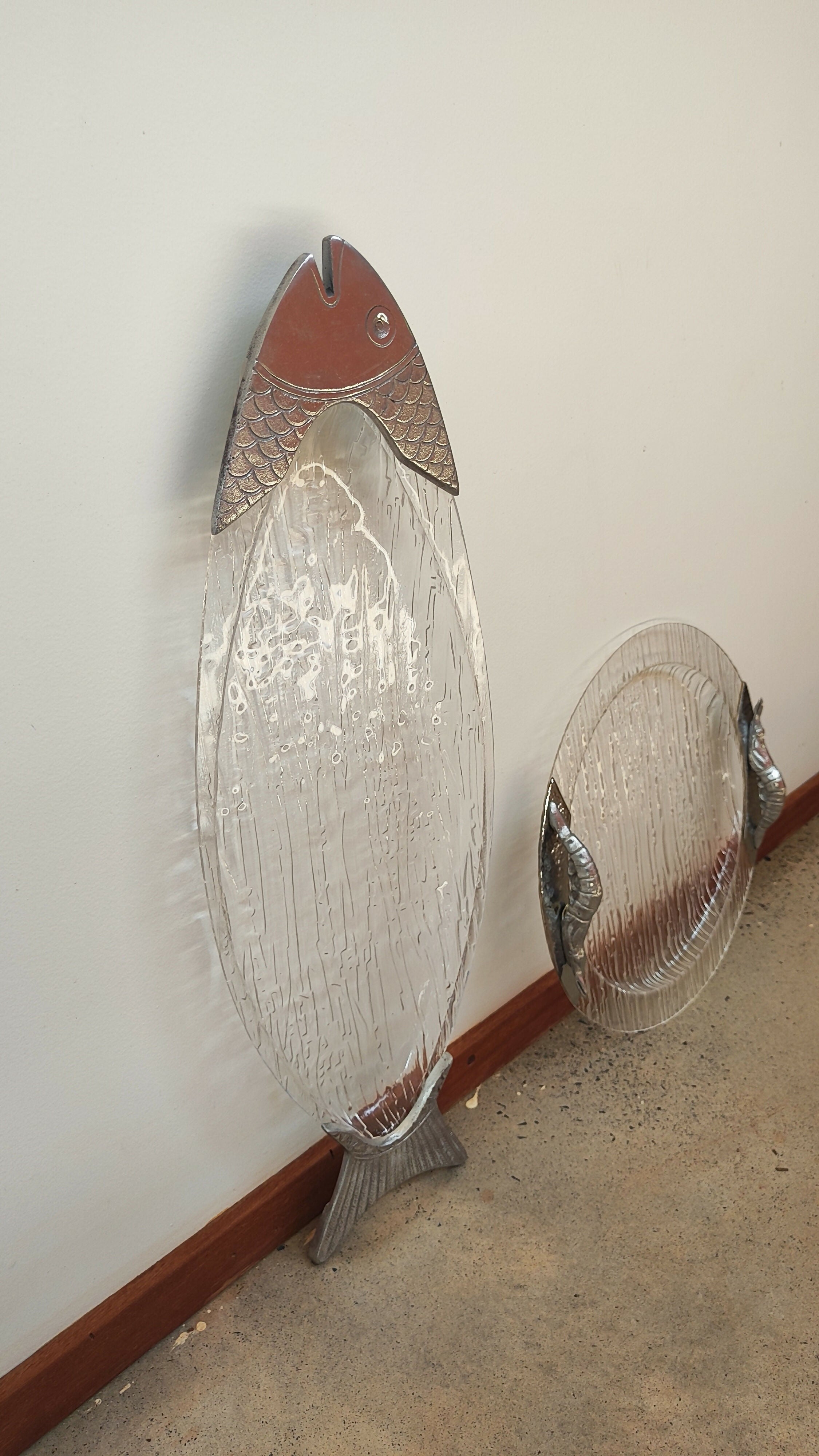 Bandejas em acrílico e alumínio fundido