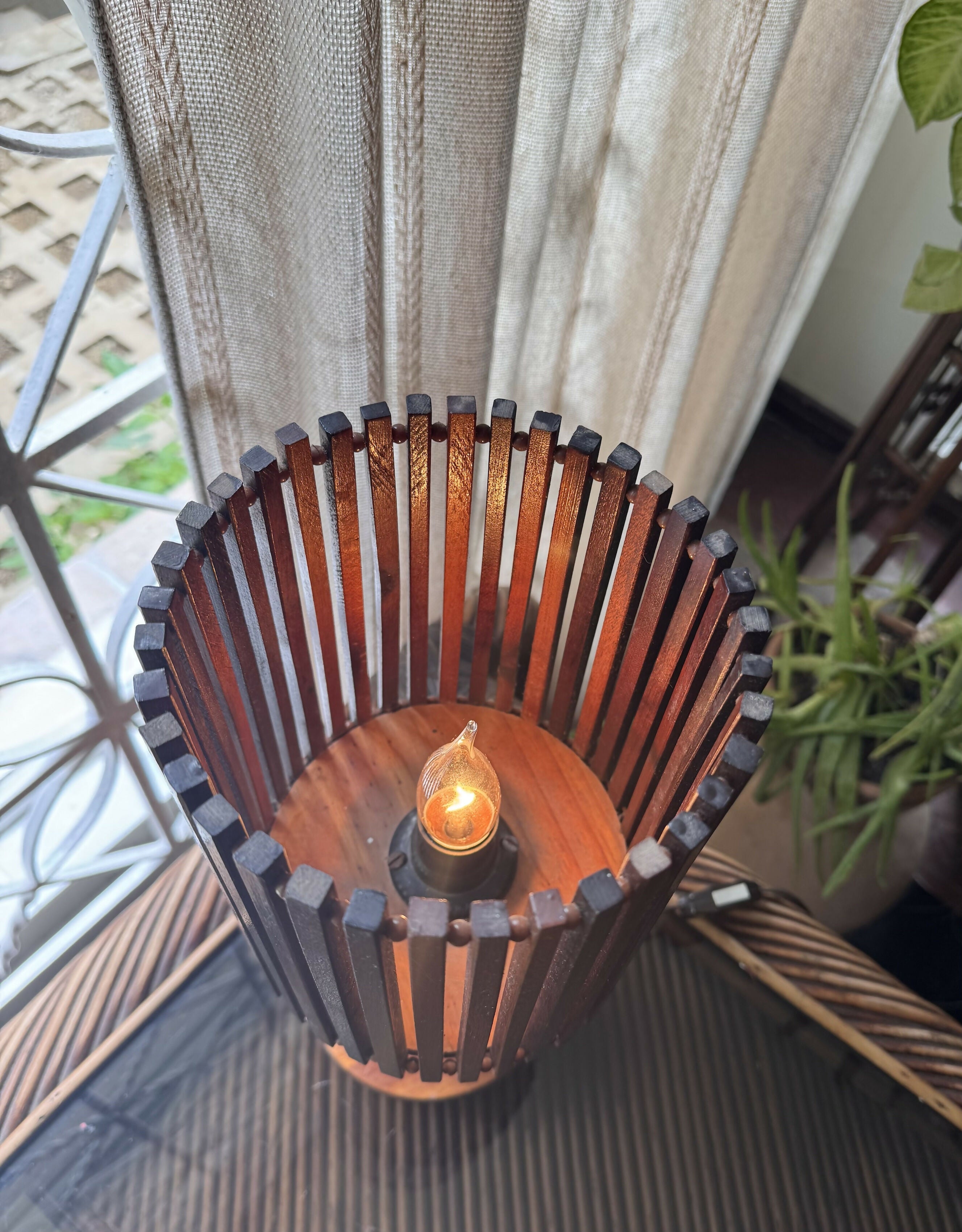 Luminária Abajur Ripas de Madeira