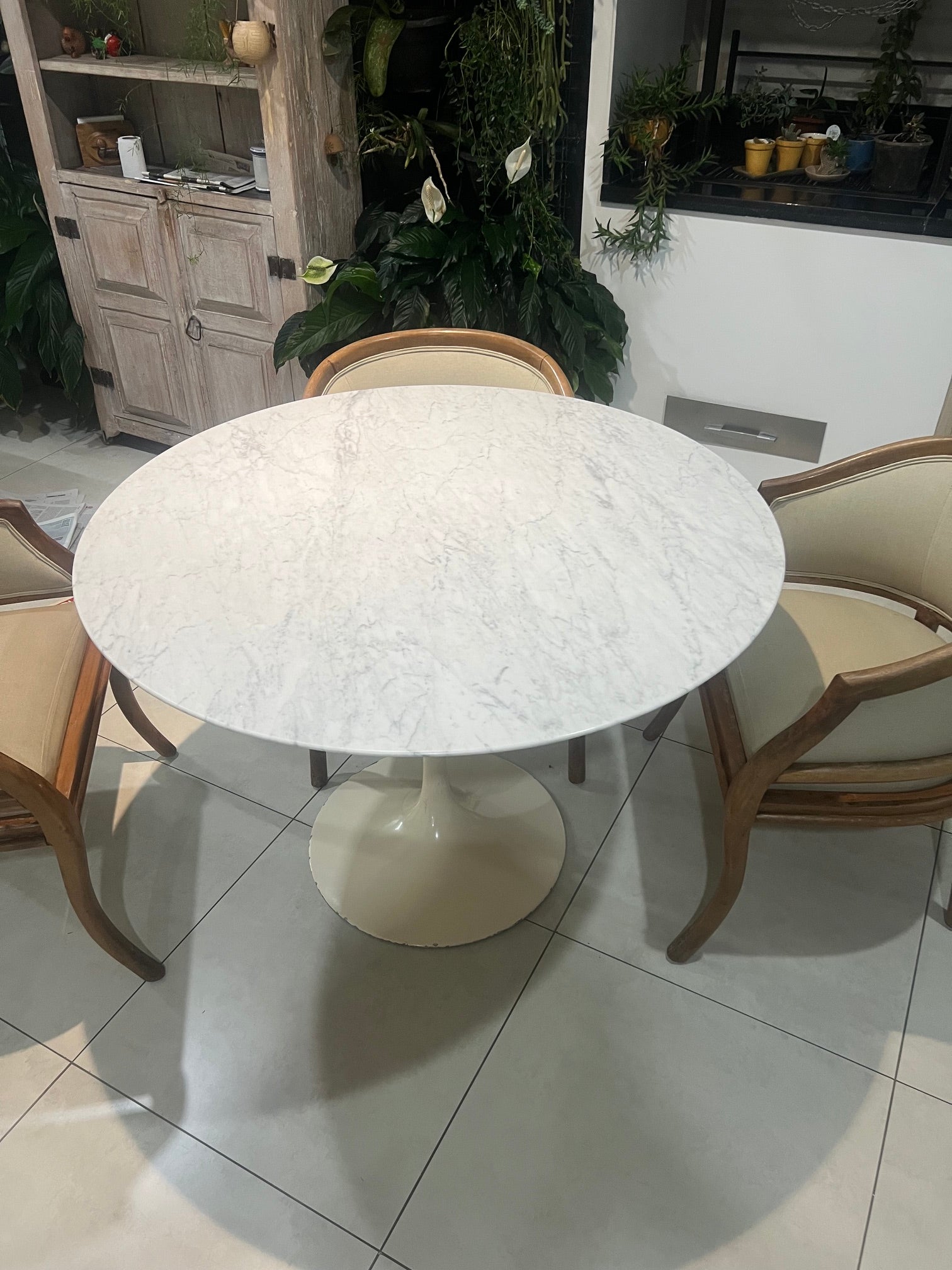 Mesa de jantar redonda Saarinen