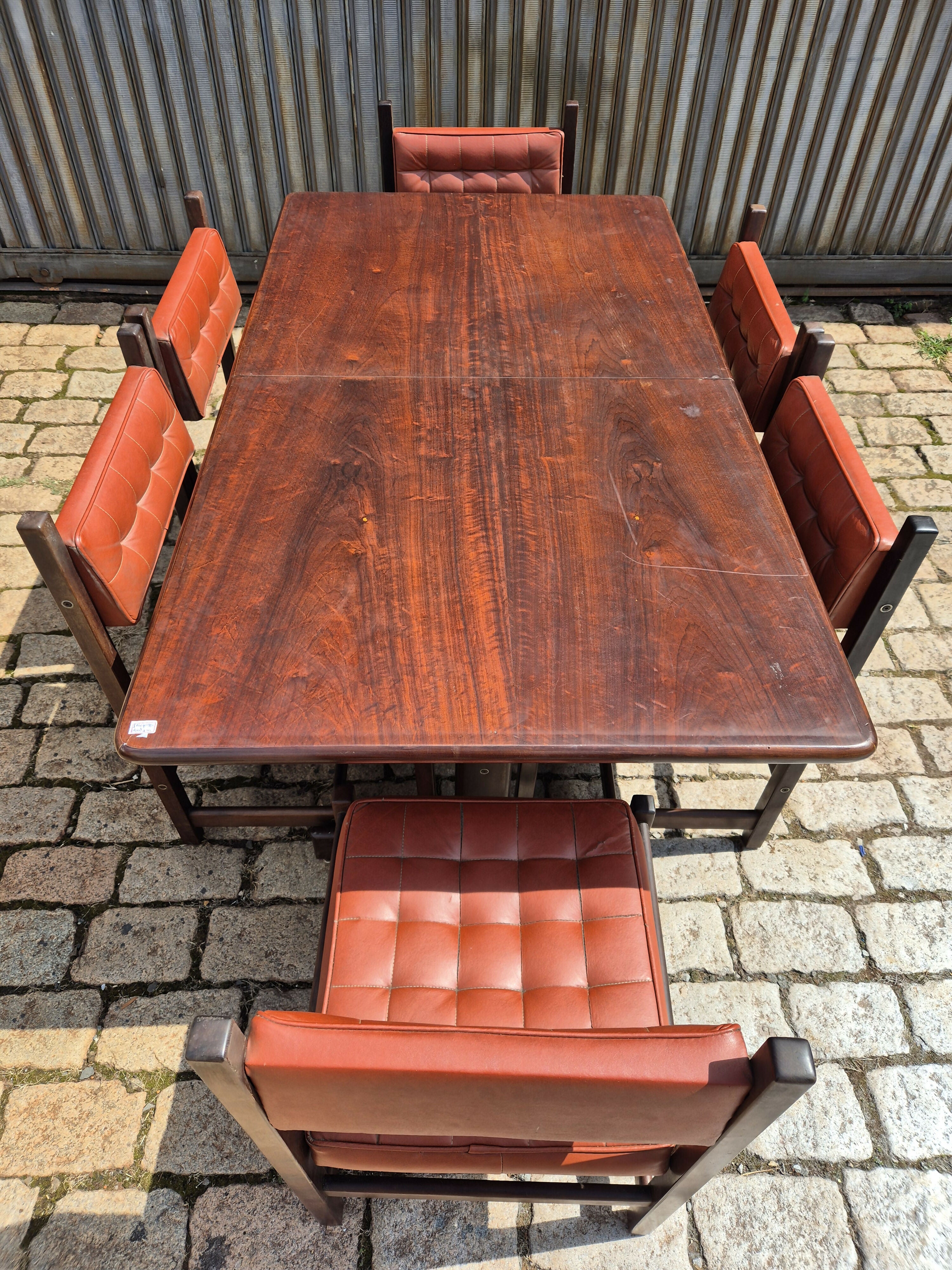 Conjunto mesa jantar modernista com 6 cadeiras
